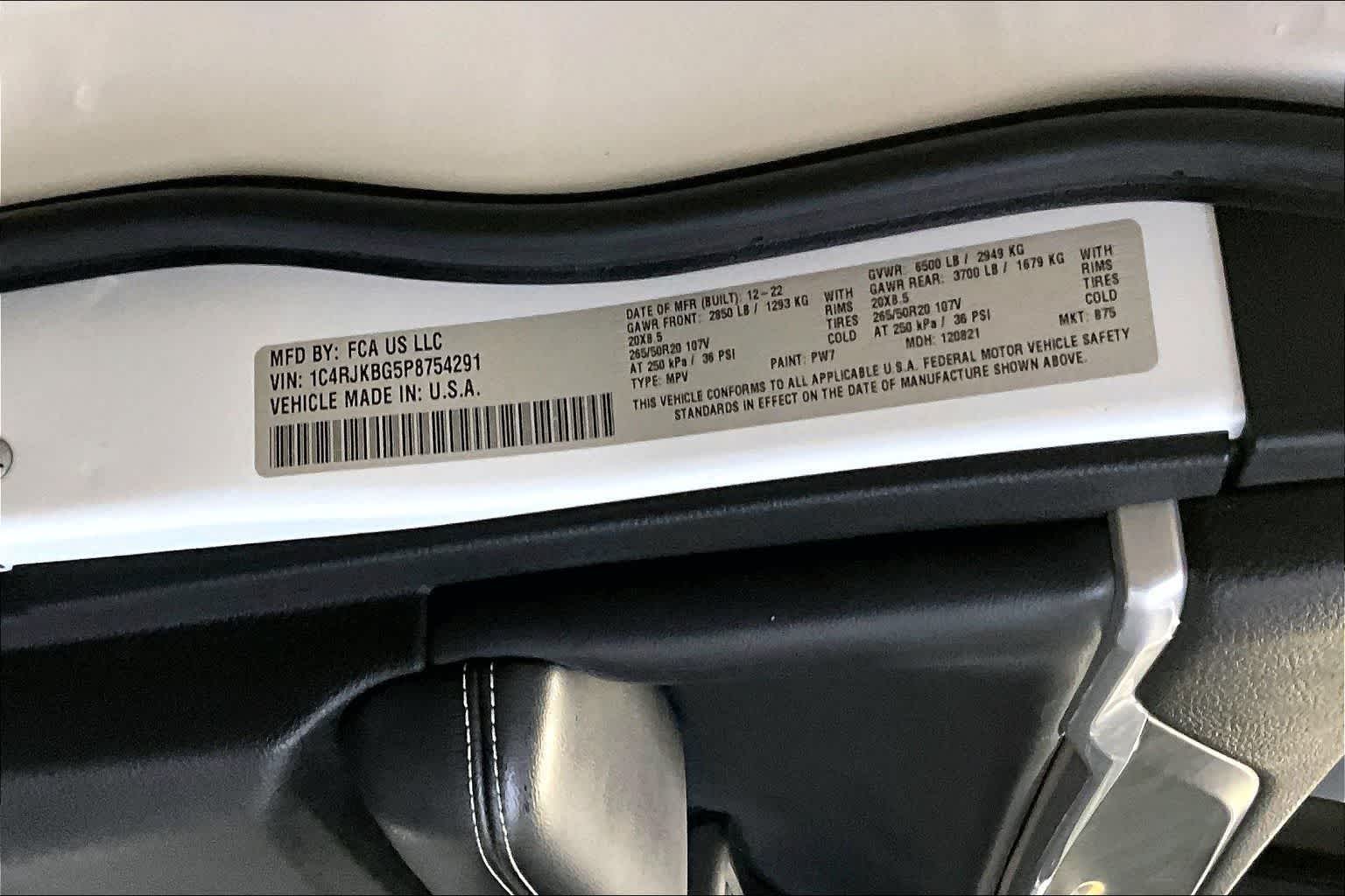 Thumbnail: 2023 Jeep Grand Cherokee L - 14