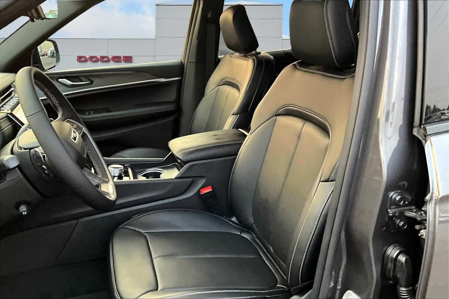 Thumbnail: 2025 Jeep Grand Cherokee L - 11