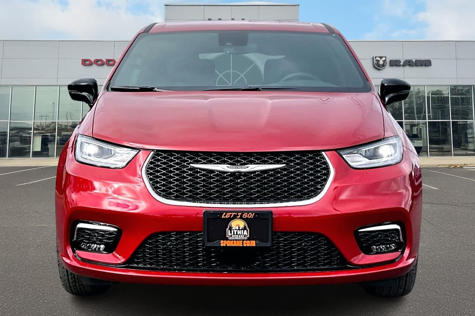 Thumbnail: 2026 Chrysler Pacifica - 6