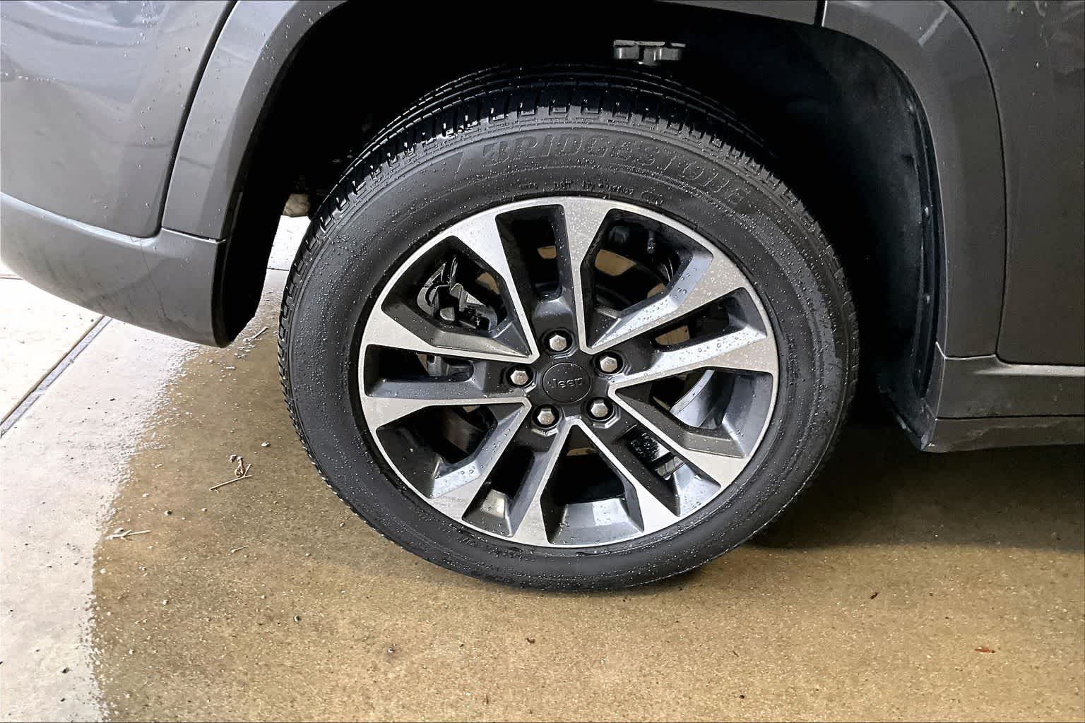 Thumbnail: 2022 Jeep Grand Cherokee - 35