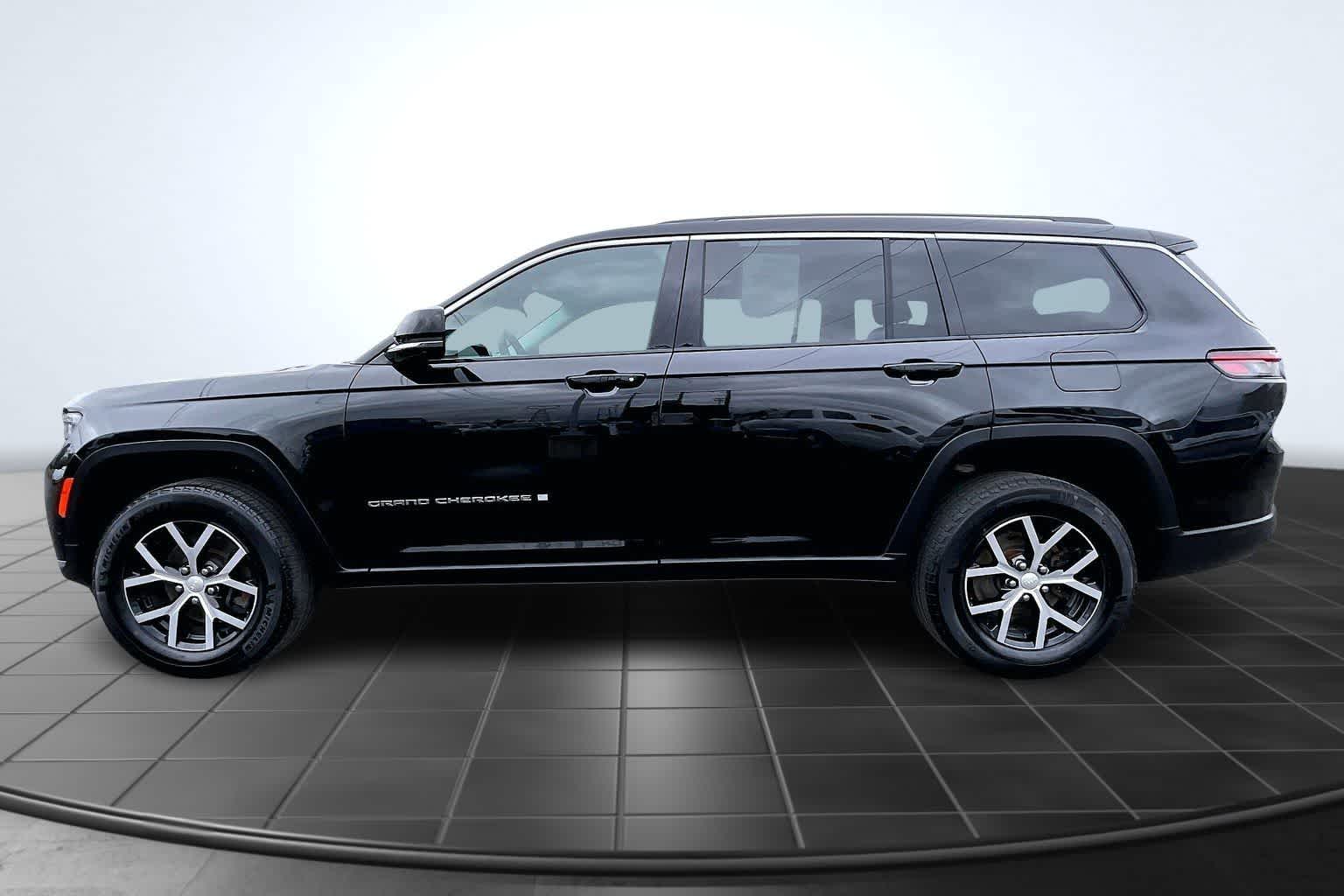 Thumbnail: 2023 Jeep Grand Cherokee L - 3
