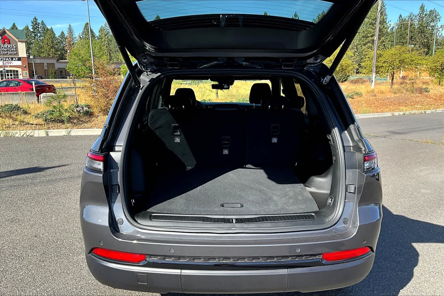 Thumbnail: 2025 Jeep Grand Cherokee - 19