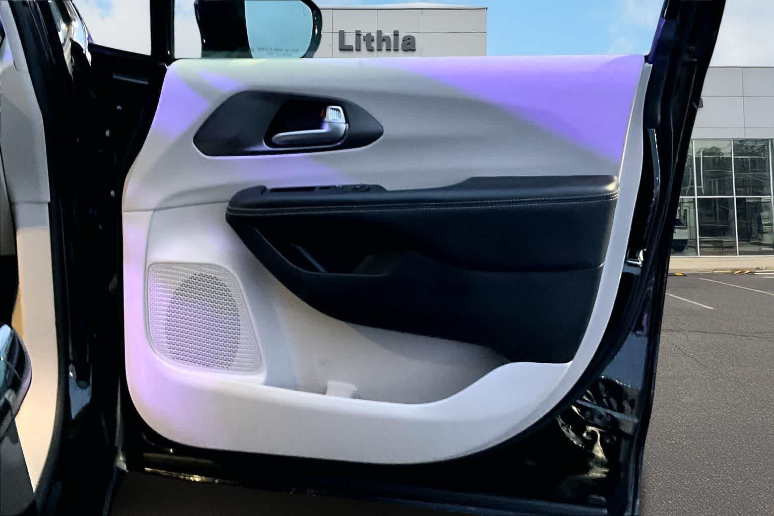 Thumbnail: 2024 Chrysler Pacifica - 29