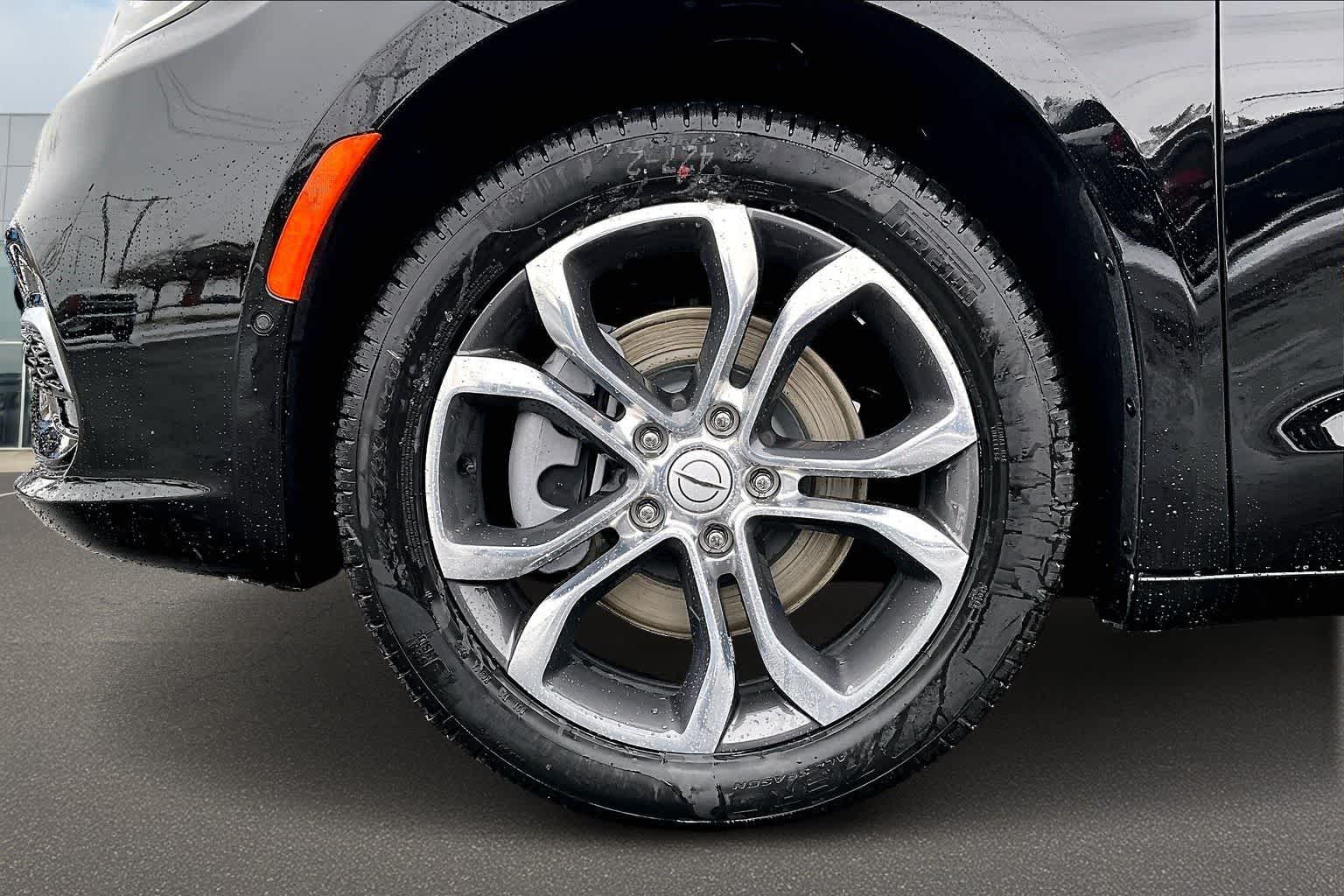 Thumbnail: 2026 Chrysler Pacifica - 8