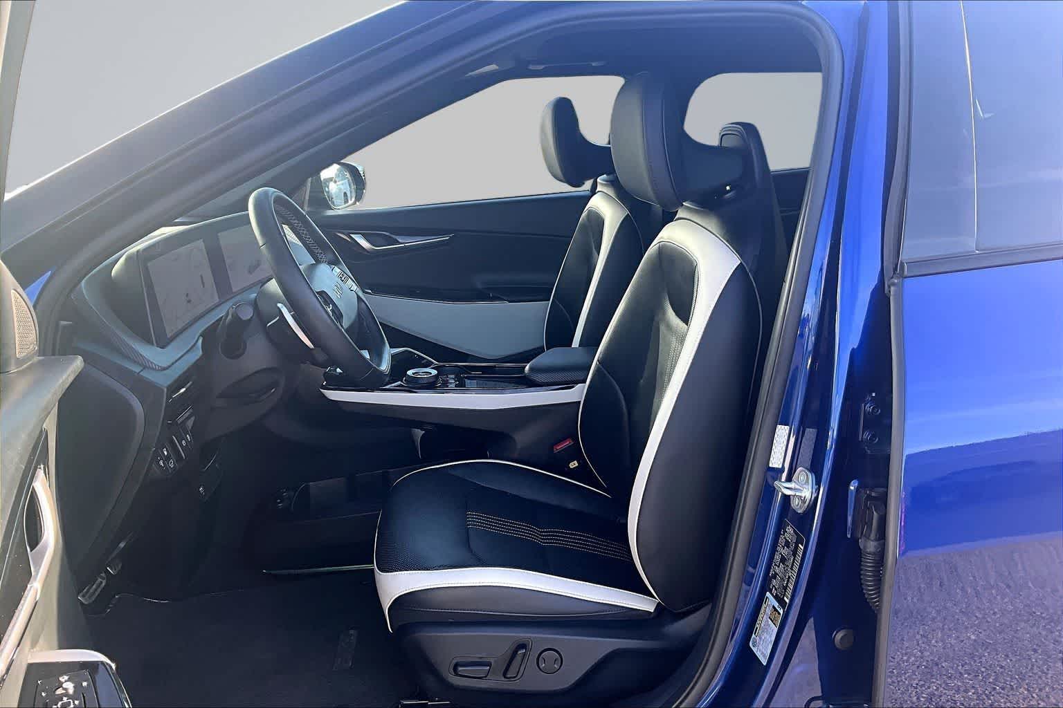 Thumbnail: 2023 Kia EV6 - 11