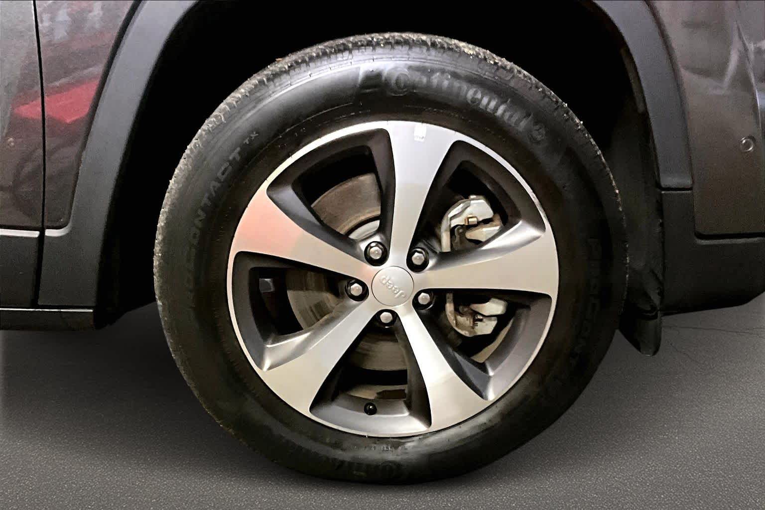 Thumbnail: 2022 Jeep Cherokee - 34