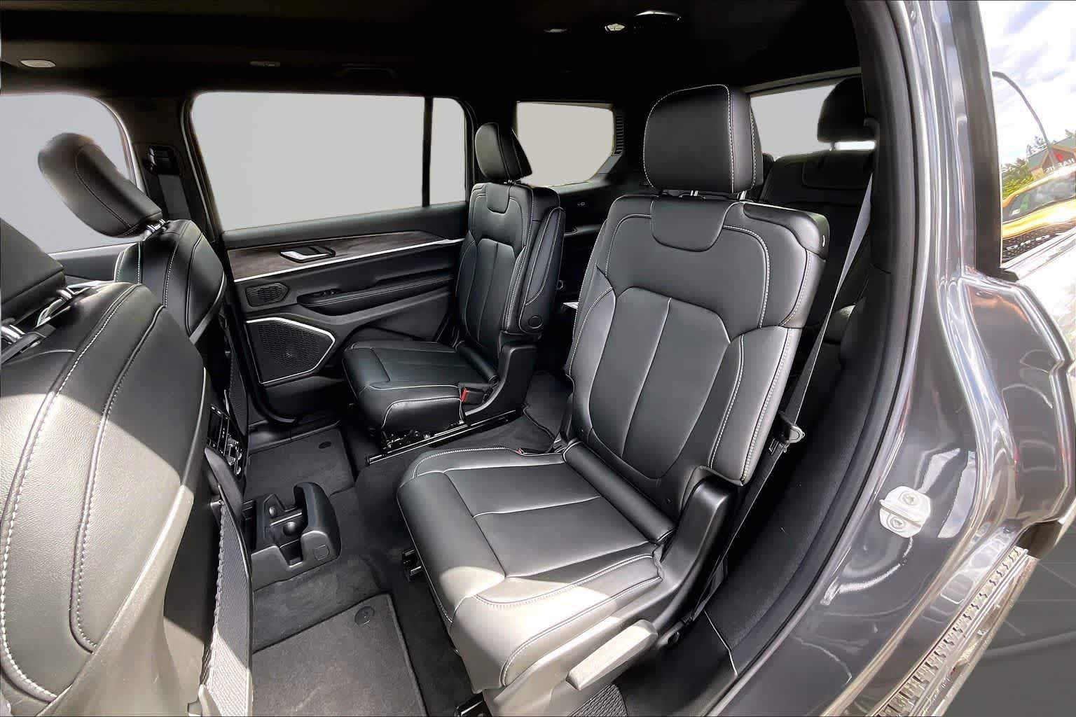 Thumbnail: 2026 Jeep Grand Cherokee L - 13