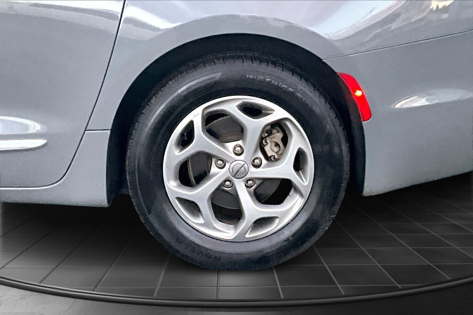 Thumbnail: 2023 Chrysler Pacifica - 36