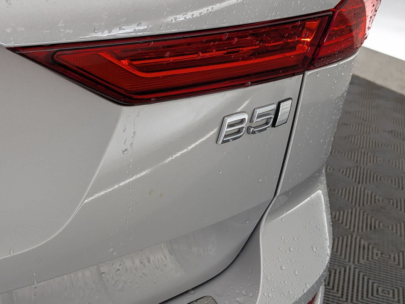 Thumbnail: 2022 Volvo XC60 - 13