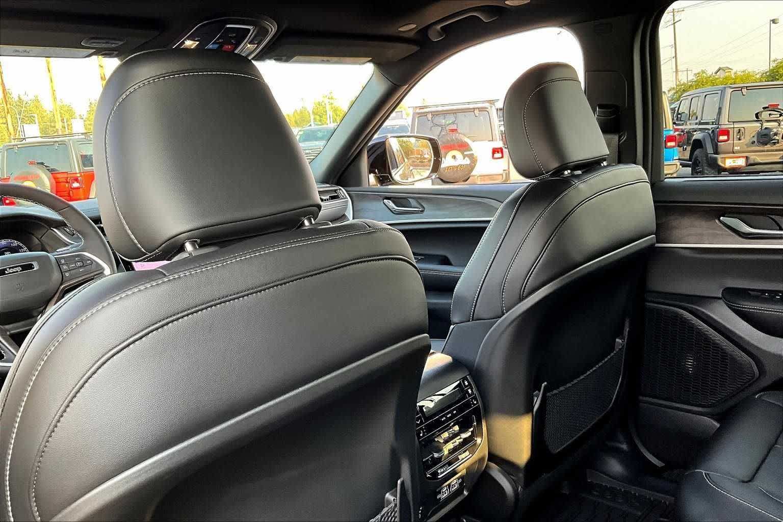 Thumbnail: 2025 Jeep Grand Cherokee L - 13