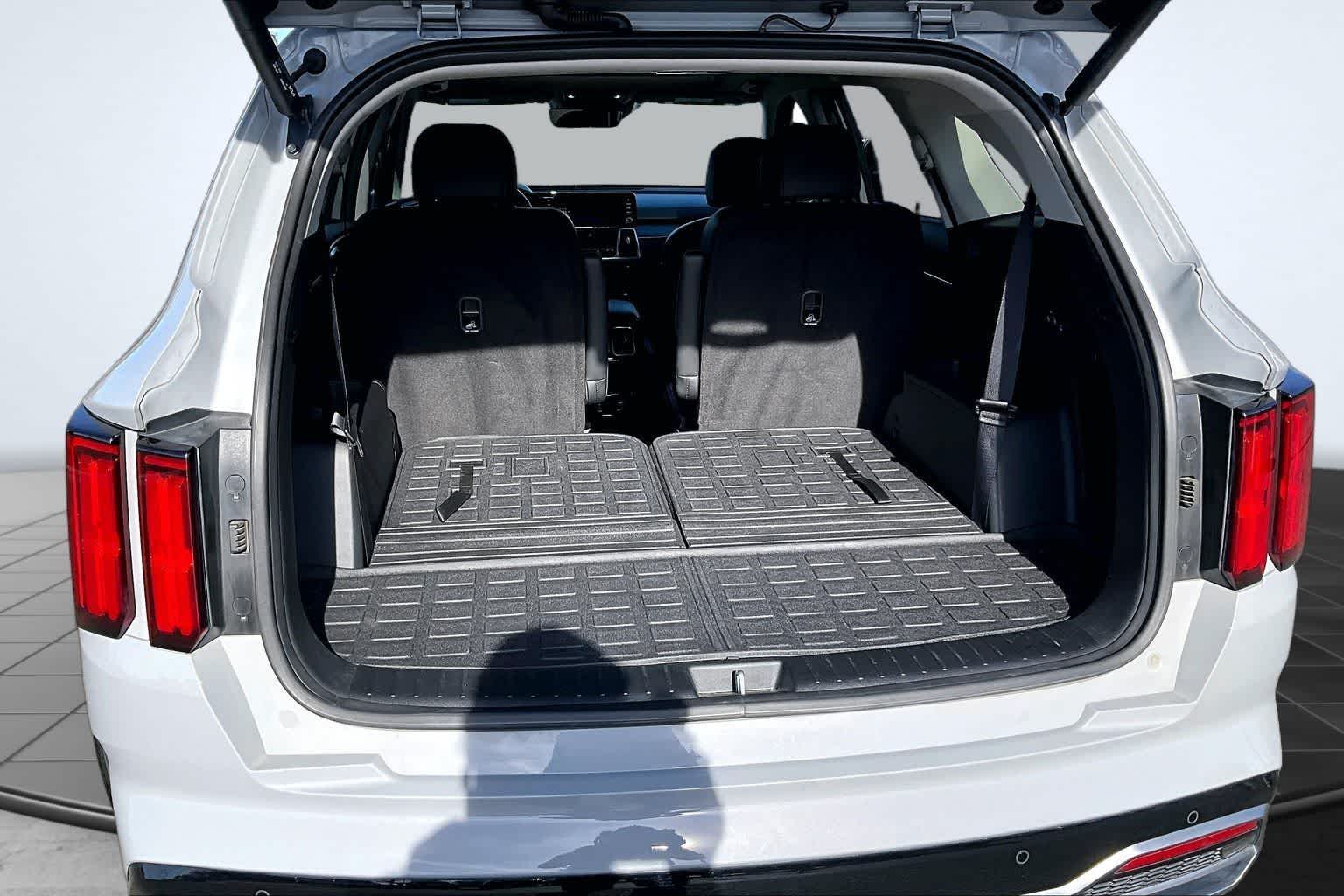 Thumbnail: 2023 Kia Sorento - 19