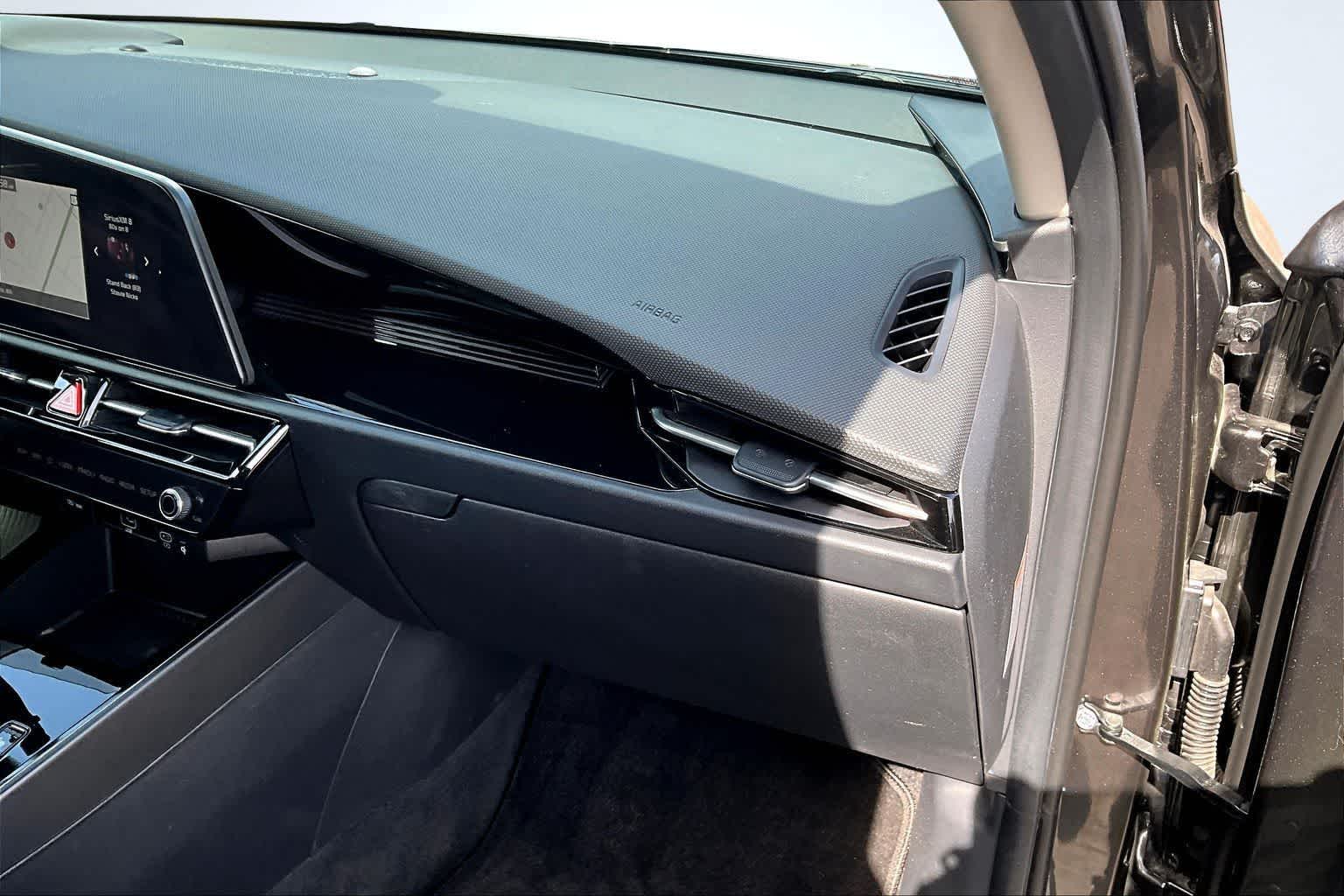 Thumbnail: 2024 Kia Niro - 24