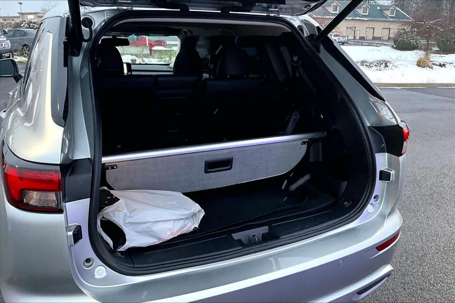 Thumbnail: 2023 Mitsubishi Outlander - 19