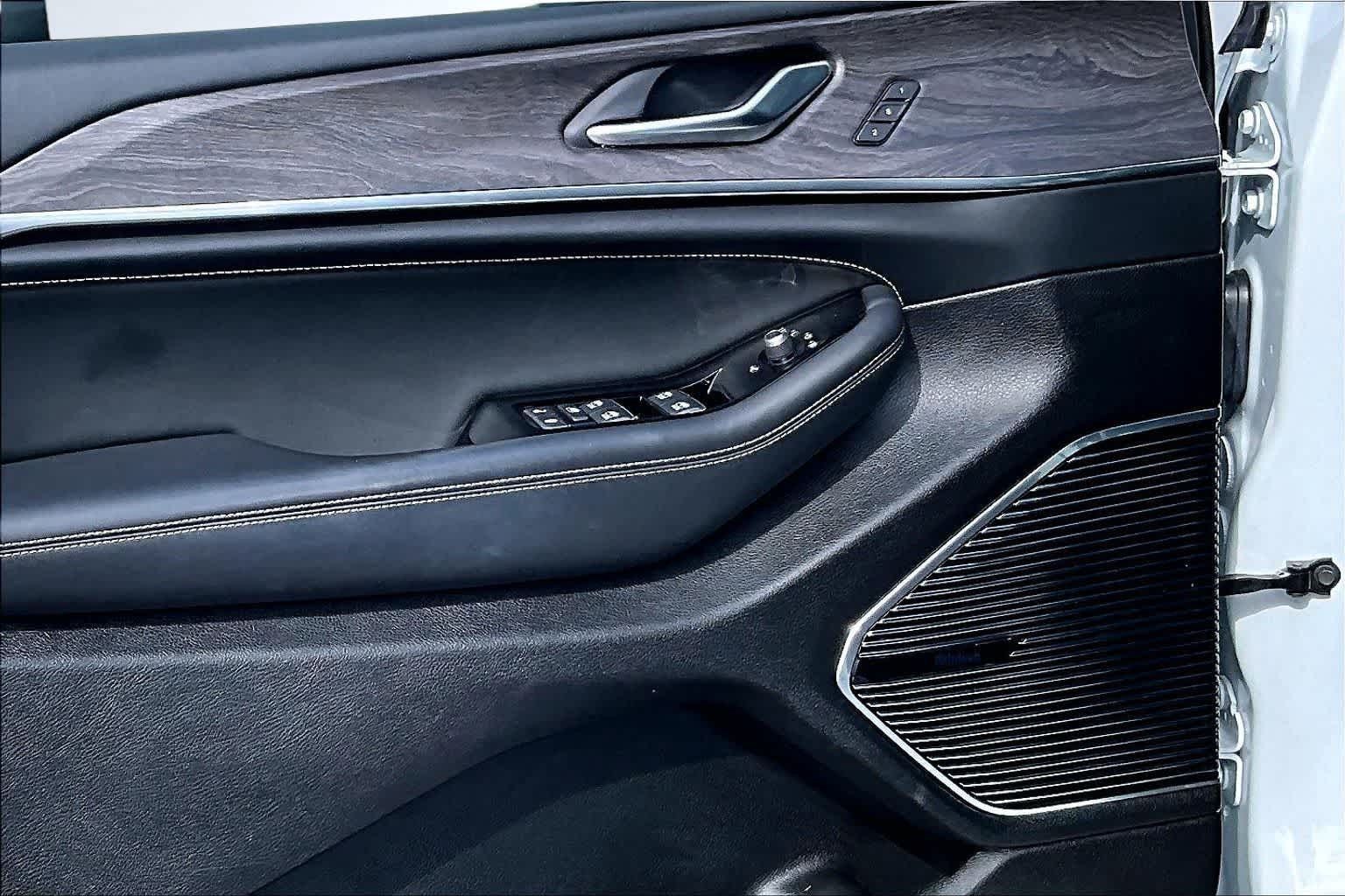 Thumbnail: 2022 Jeep Grand Cherokee - 27