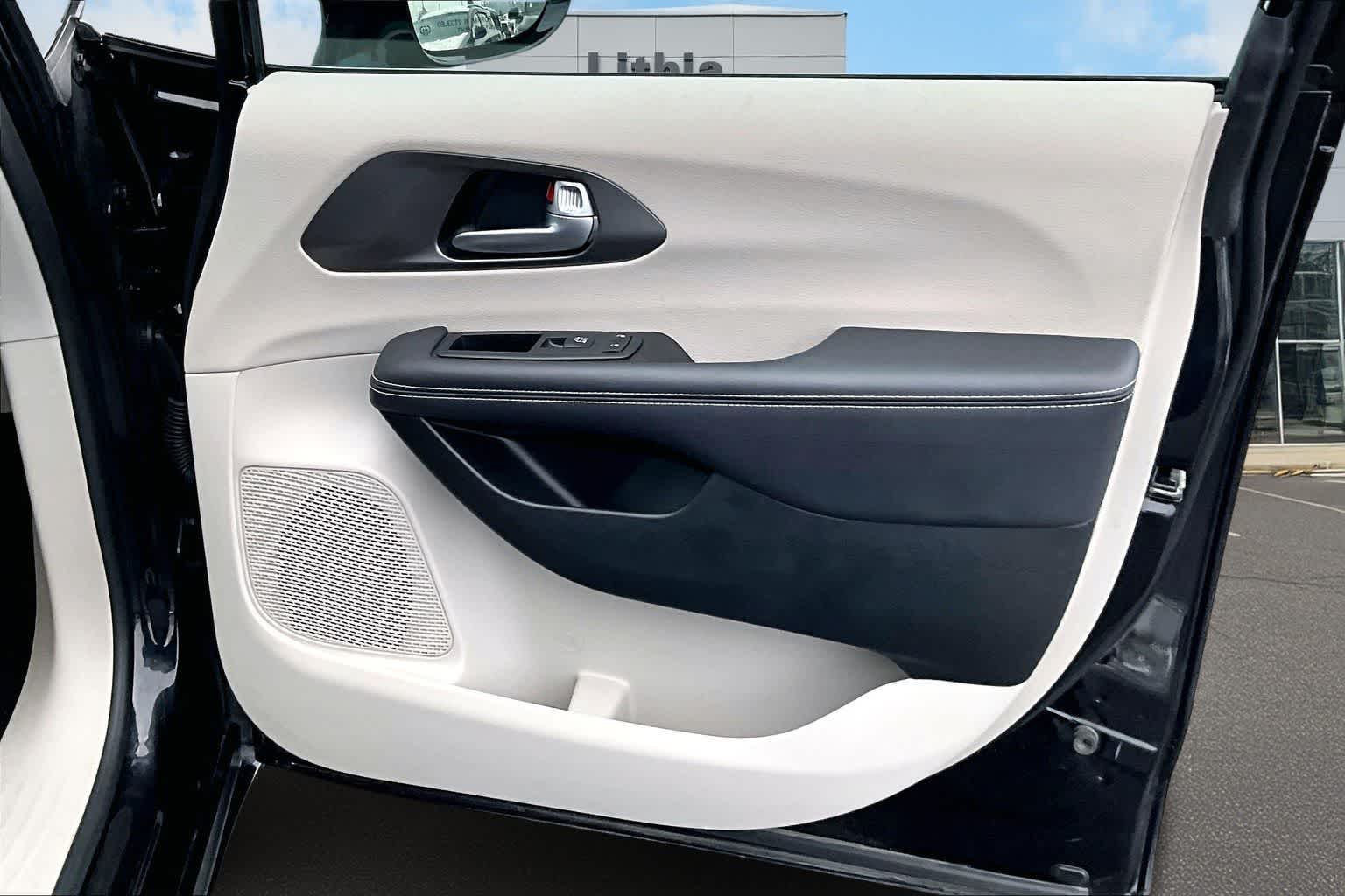 Thumbnail: 2024 Chrysler Pacifica - 29