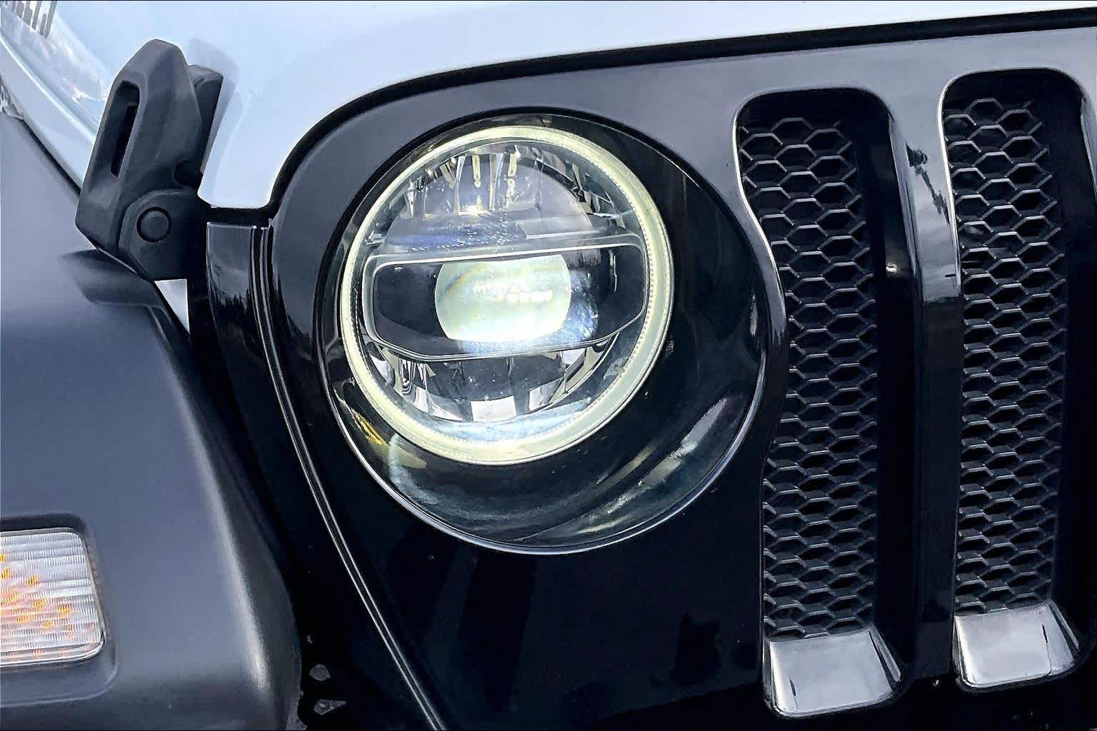 Thumbnail: 2022 Jeep Wrangler - 31