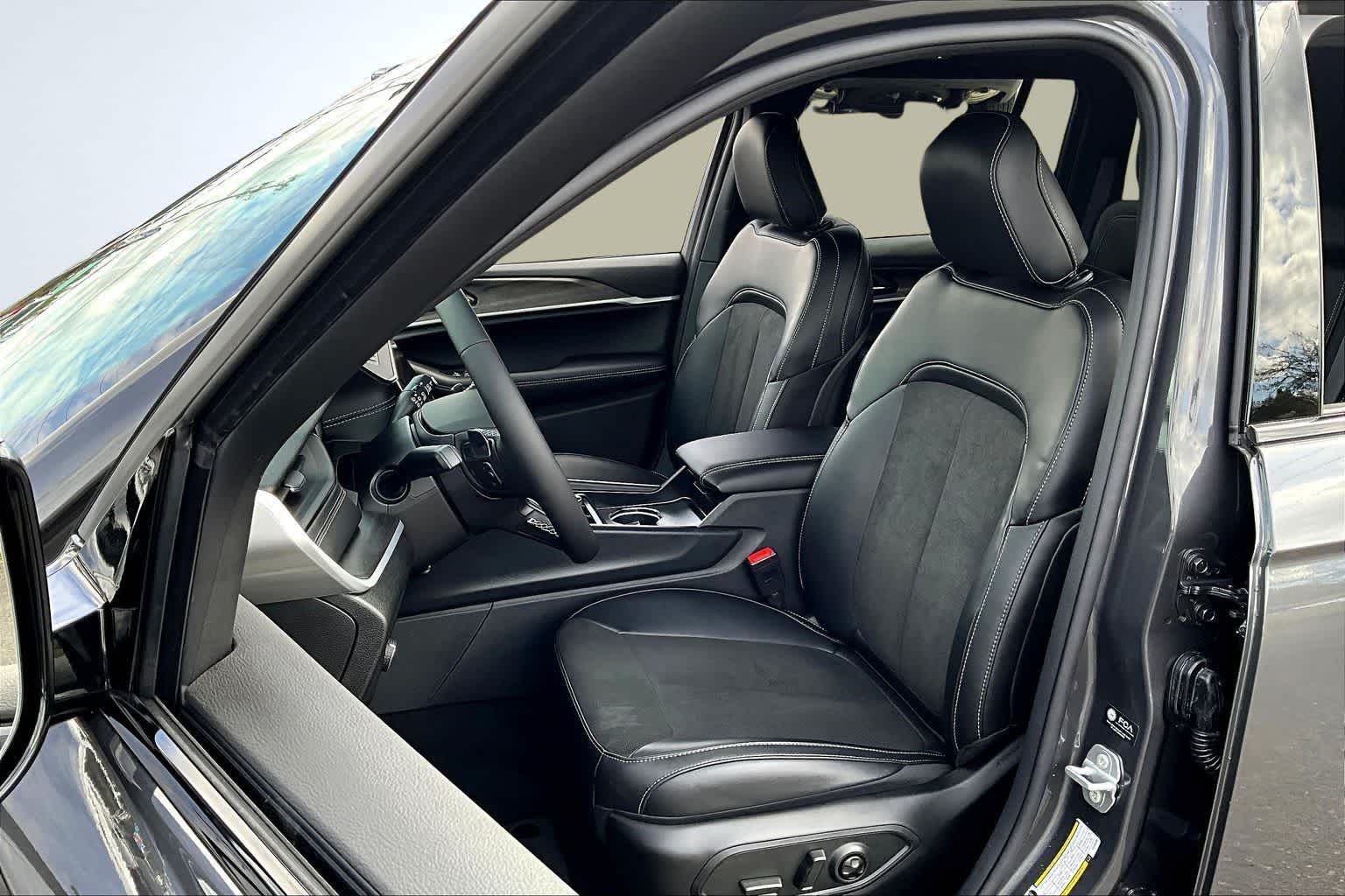 Thumbnail: 2026 Jeep Grand Cherokee - 11