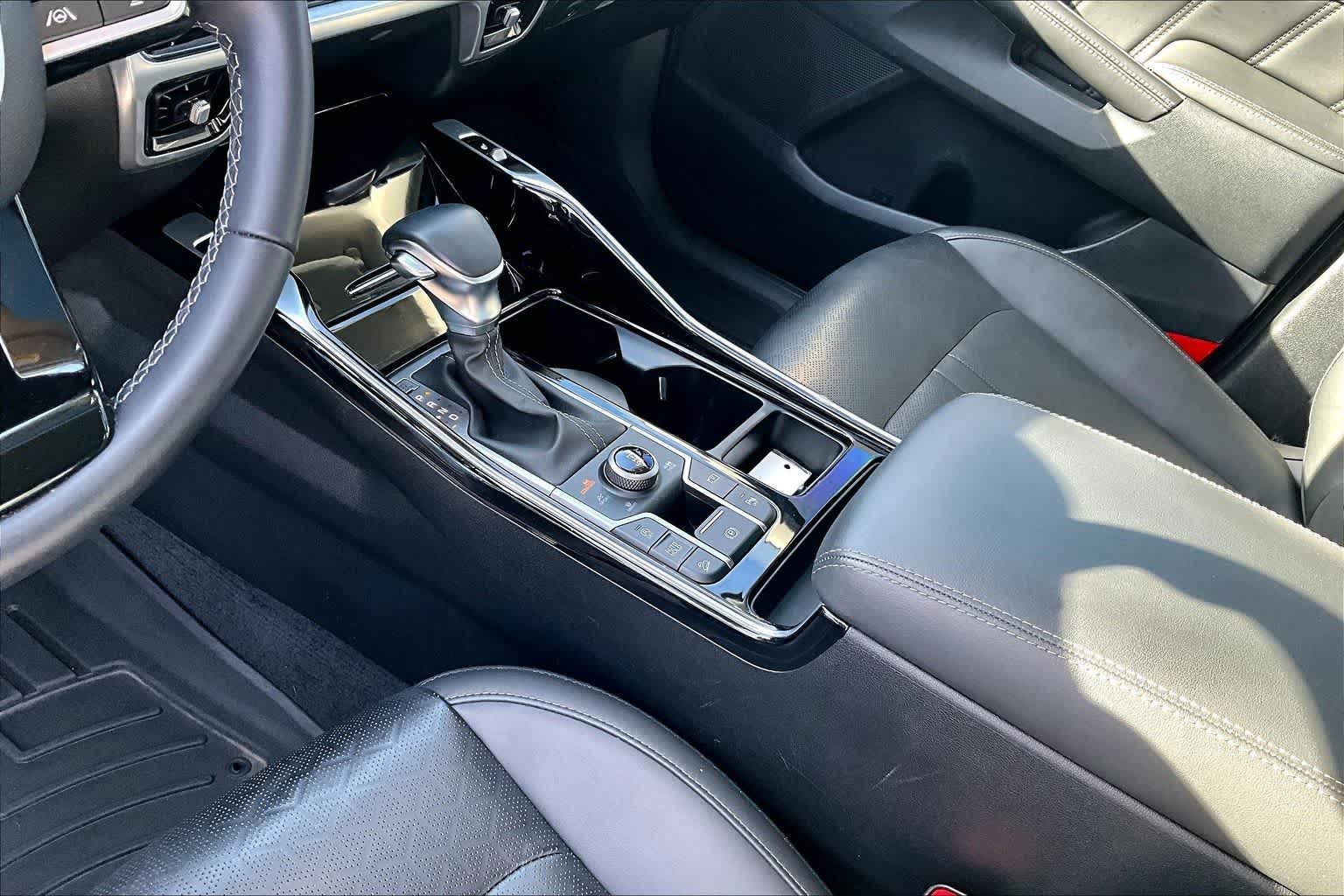 Thumbnail: 2023 Kia Sorento - 17