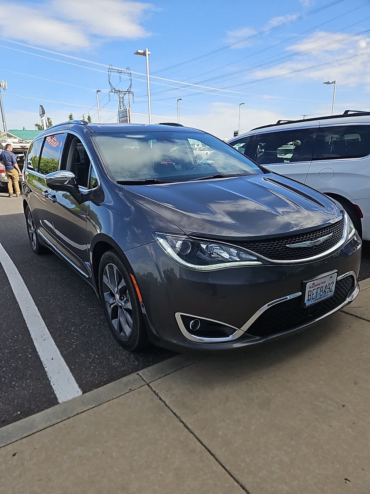 Thumbnail: 2017 Chrysler Pacifica - 3