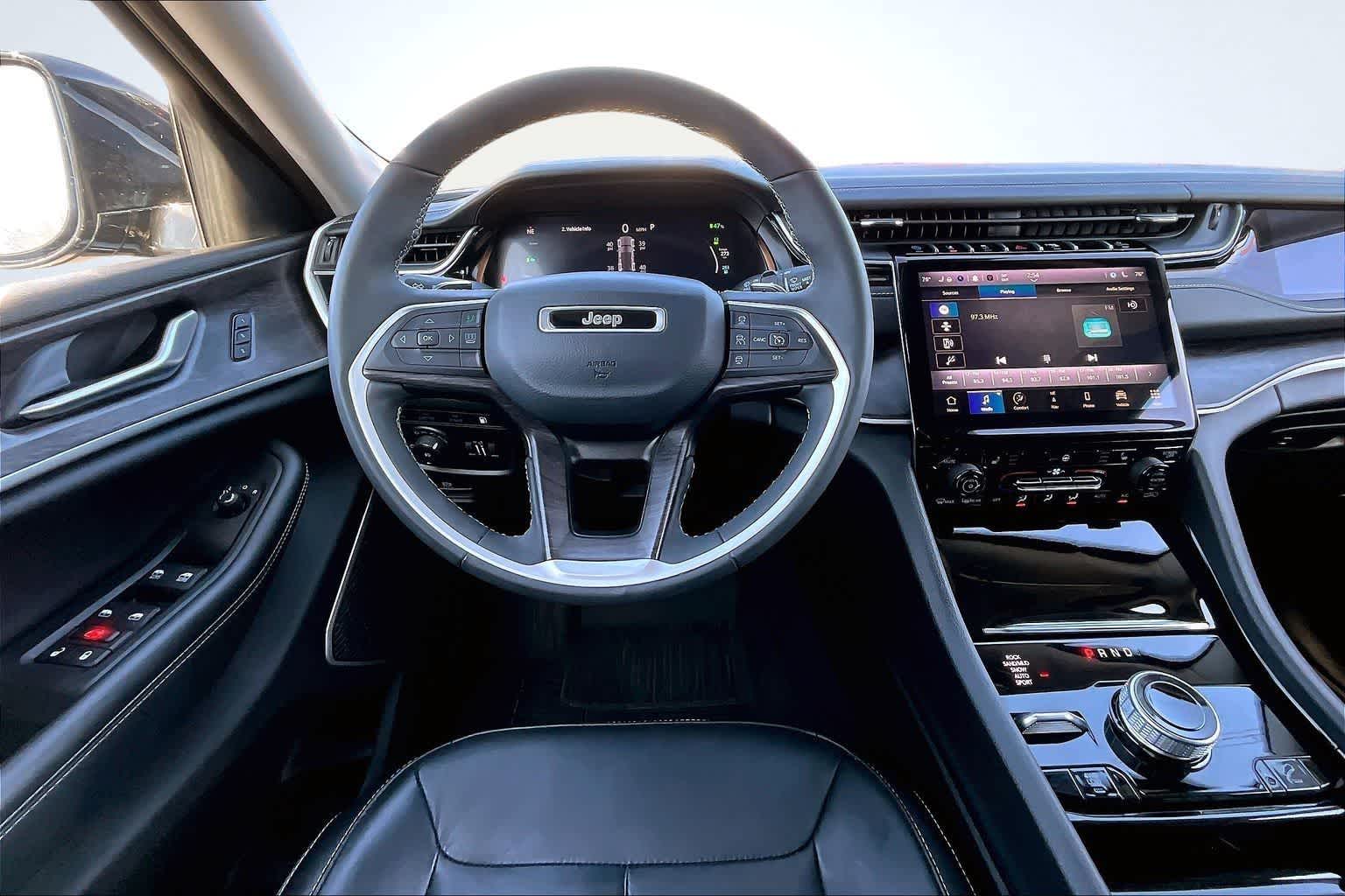 Thumbnail: 2022 Jeep Grand Cherokee - 15