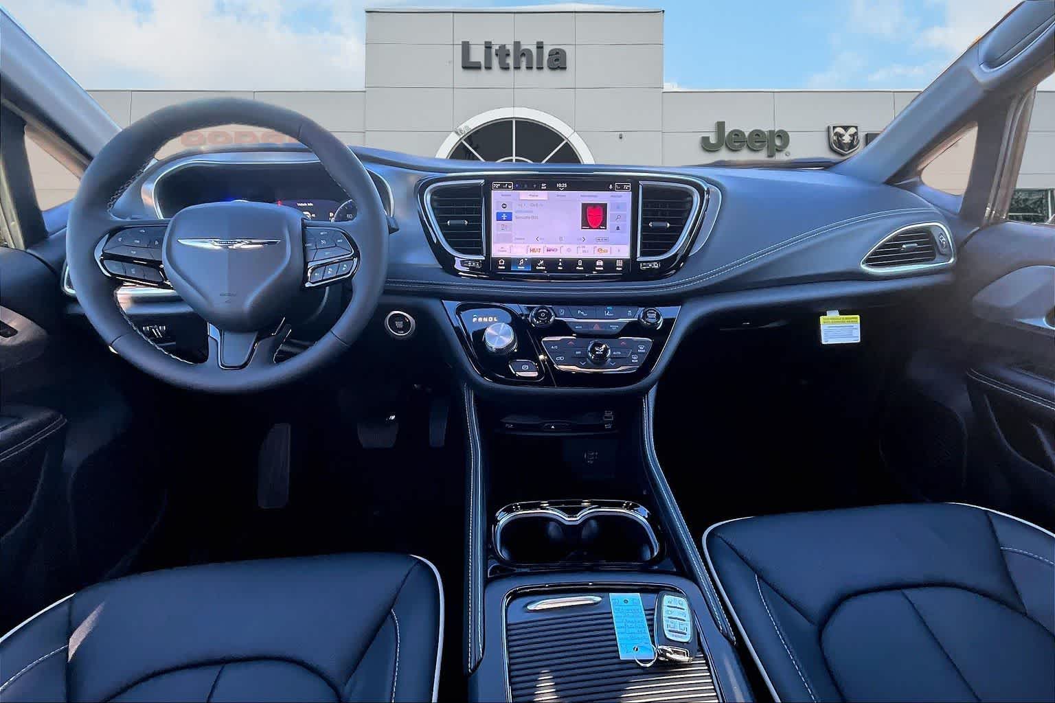 Thumbnail: 2026 Chrysler Pacifica - 10