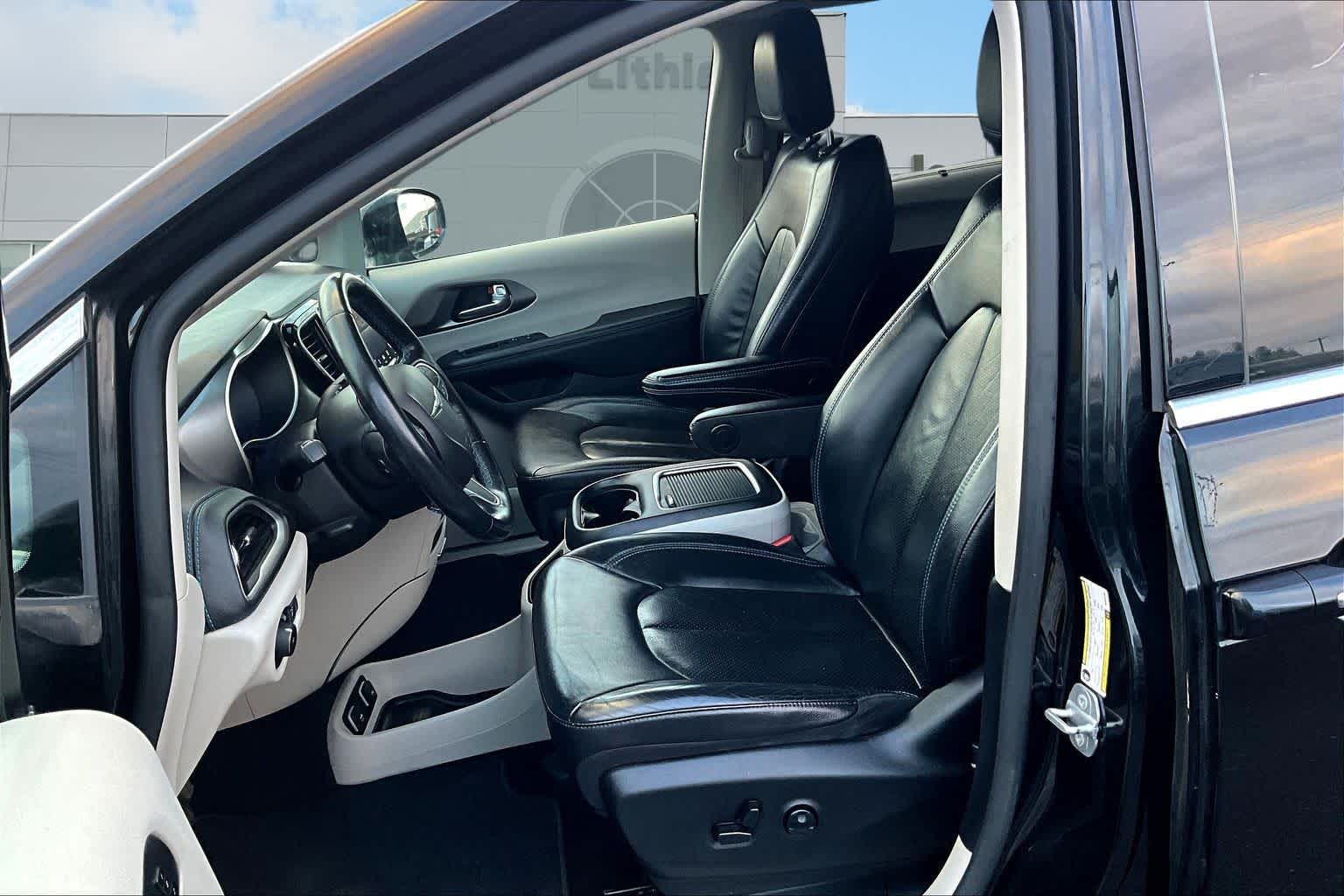 Thumbnail: 2021 Chrysler Pacifica - 11