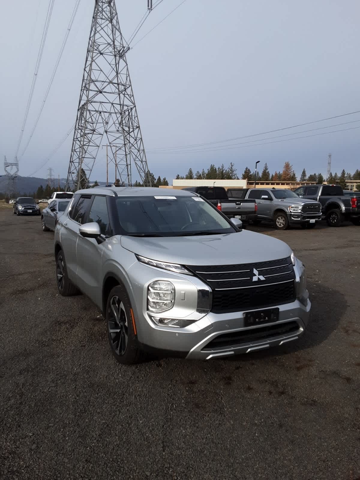 2024 Mitsubishi Outlander SE photo 2