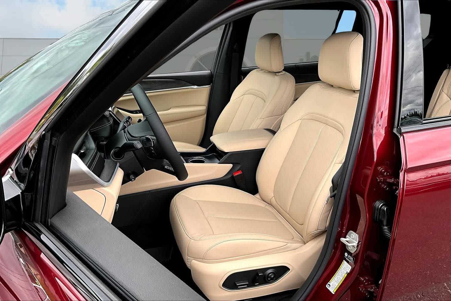 Thumbnail: 2025 Jeep Grand Cherokee L - 11