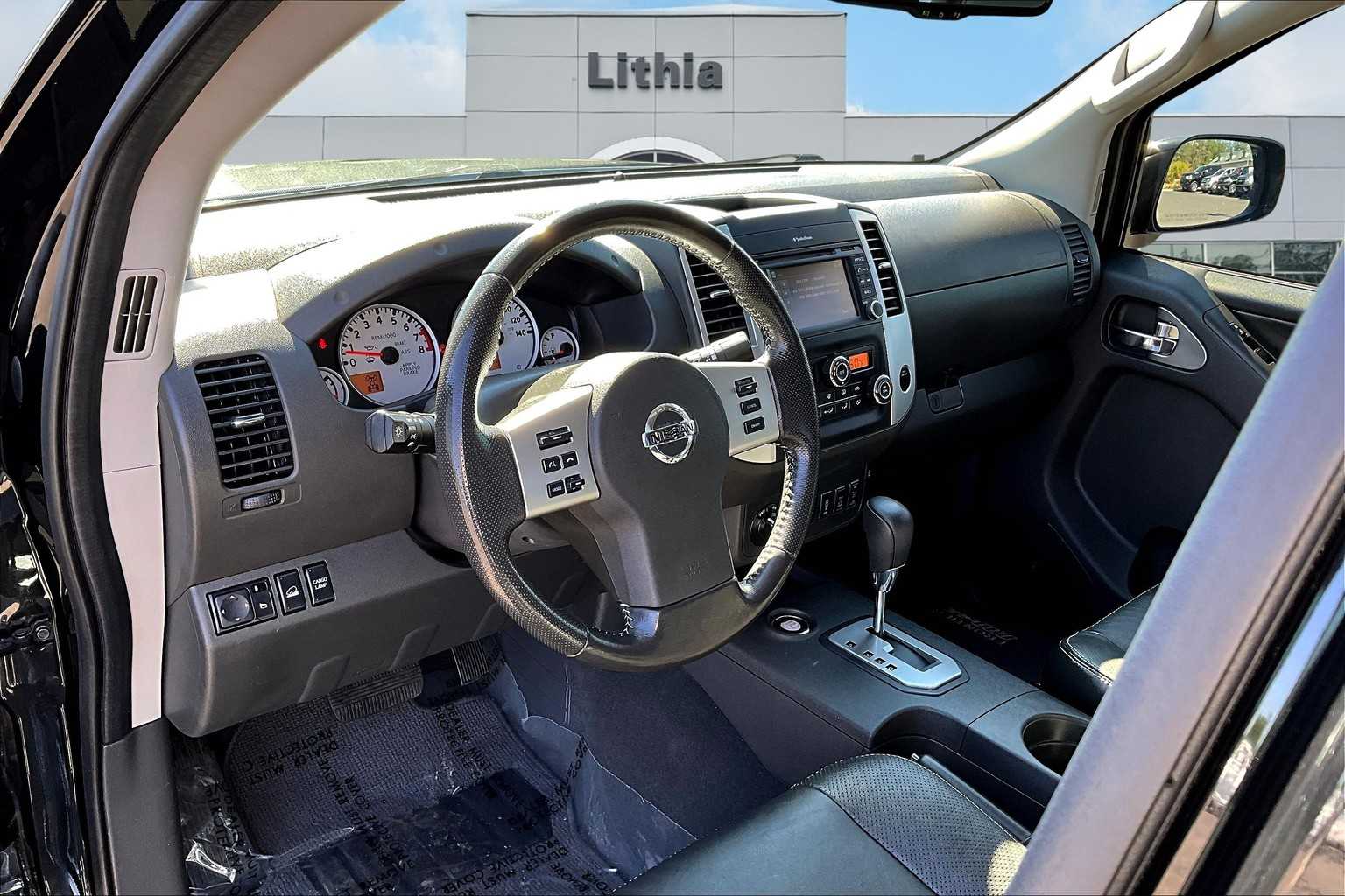 2021 Nissan Frontier PRO-4X photo 2