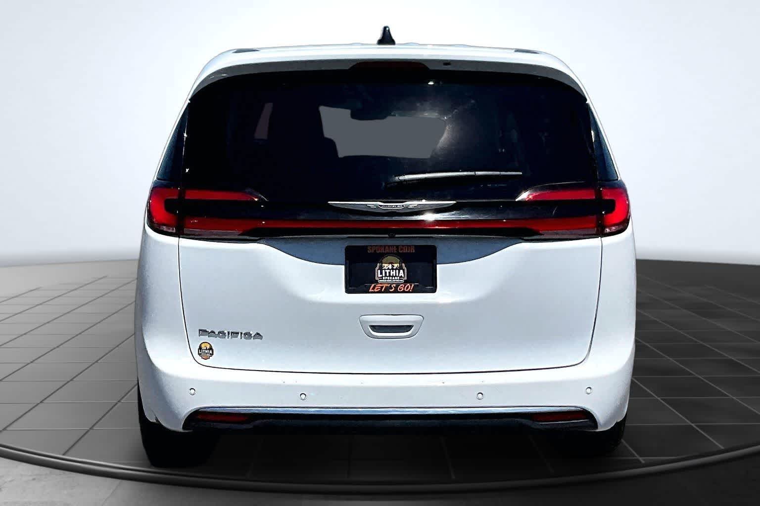 Thumbnail: 2023 Chrysler Pacifica - 4
