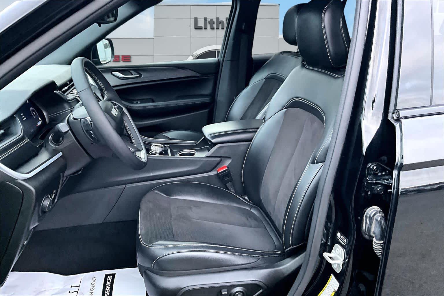 Thumbnail: 2024 Jeep Grand Cherokee - 11