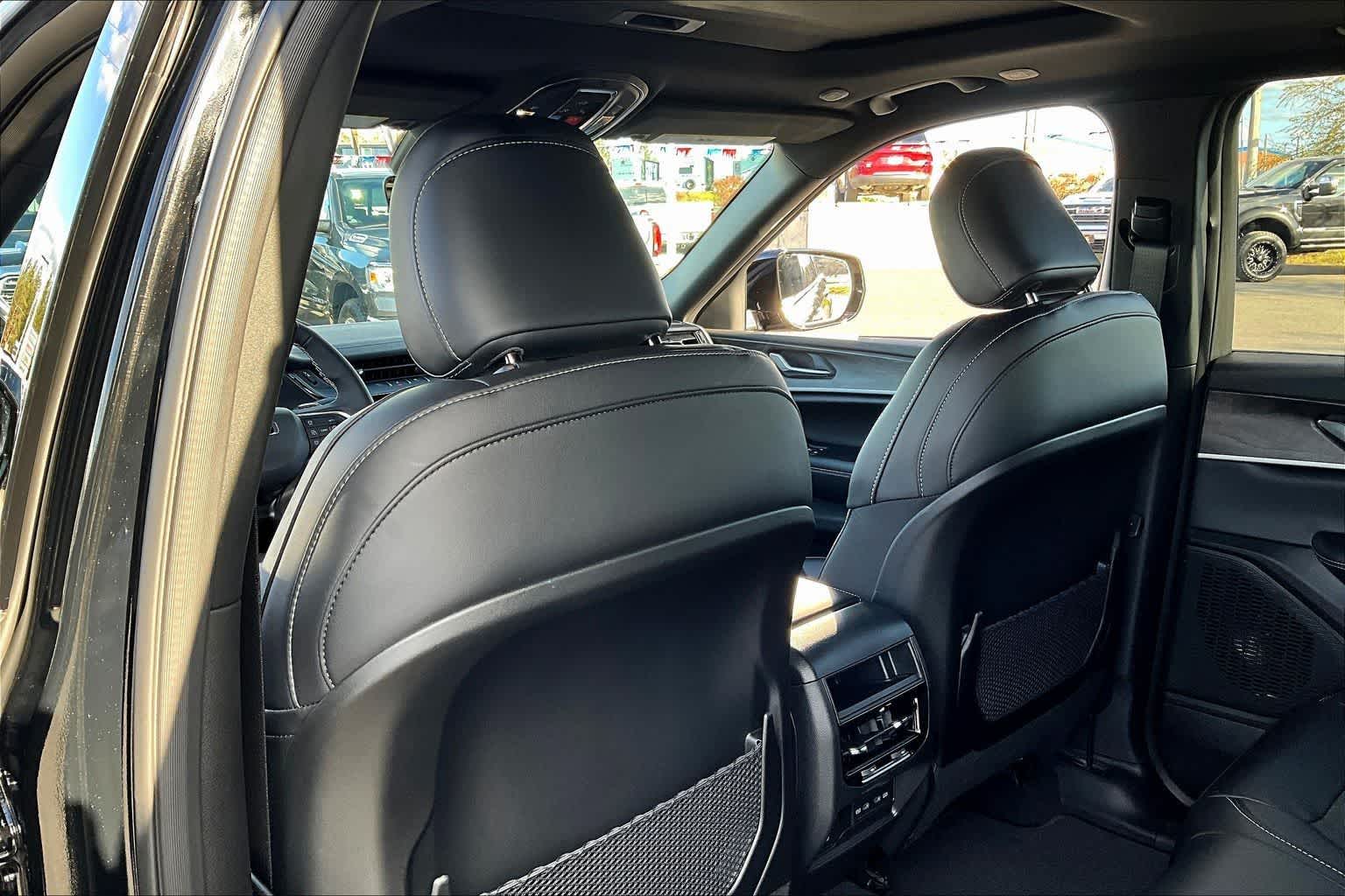 Thumbnail: 2026 Jeep Grand Cherokee - 12