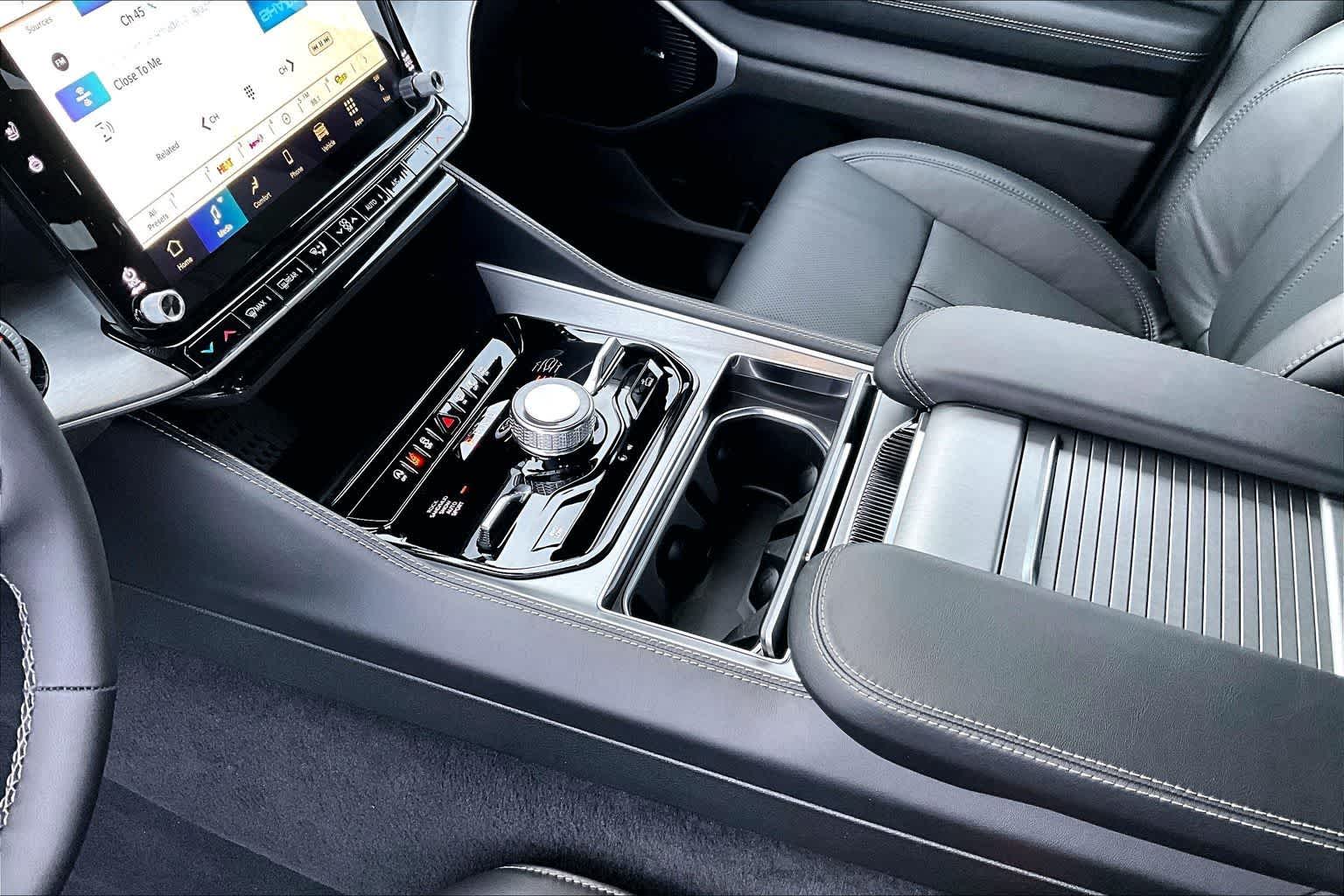 Thumbnail: 2026 Jeep Grand Wagoneer - 17