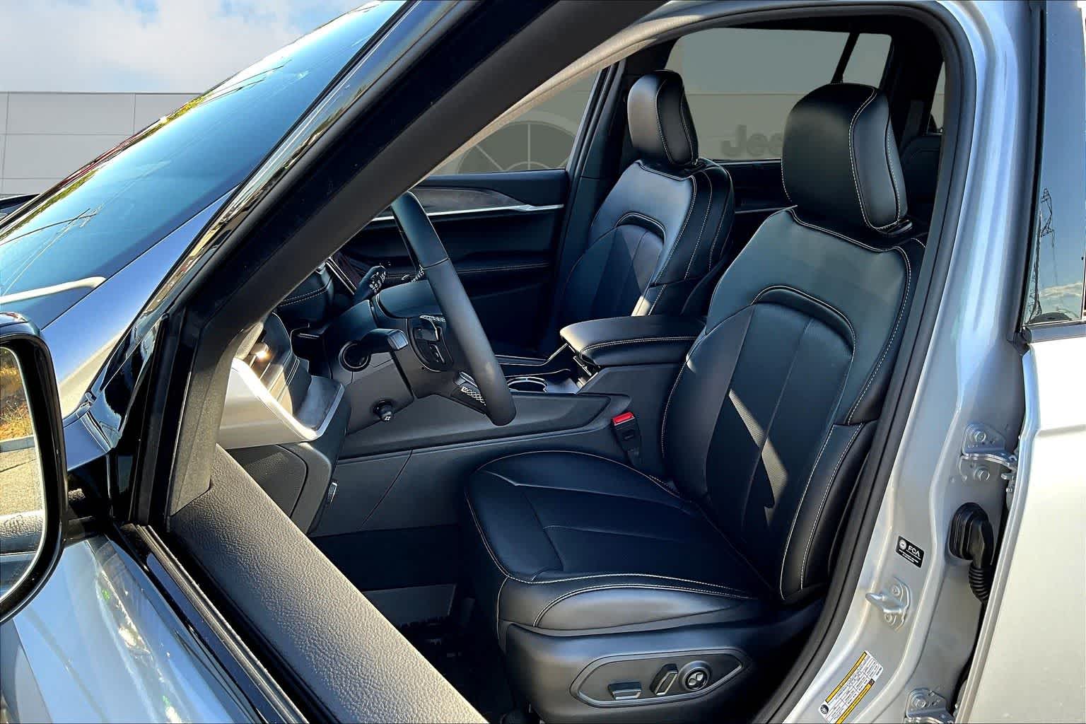 Thumbnail: 2025 Jeep Grand Cherokee - 11