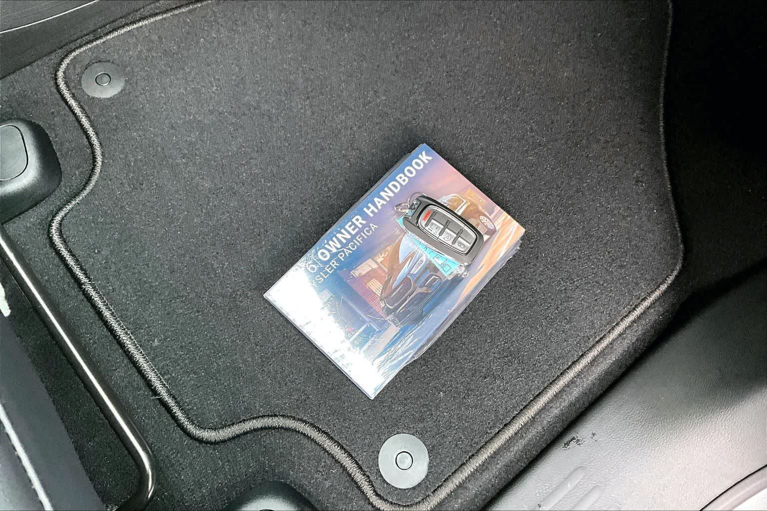 Thumbnail: 2026 Chrysler Pacifica - 20