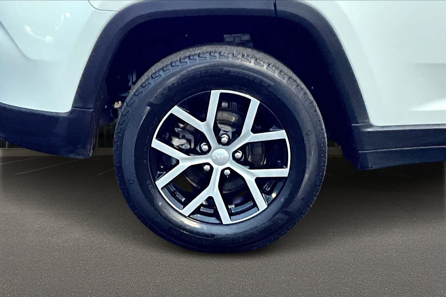 Thumbnail: 2024 Jeep Grand Cherokee - 36