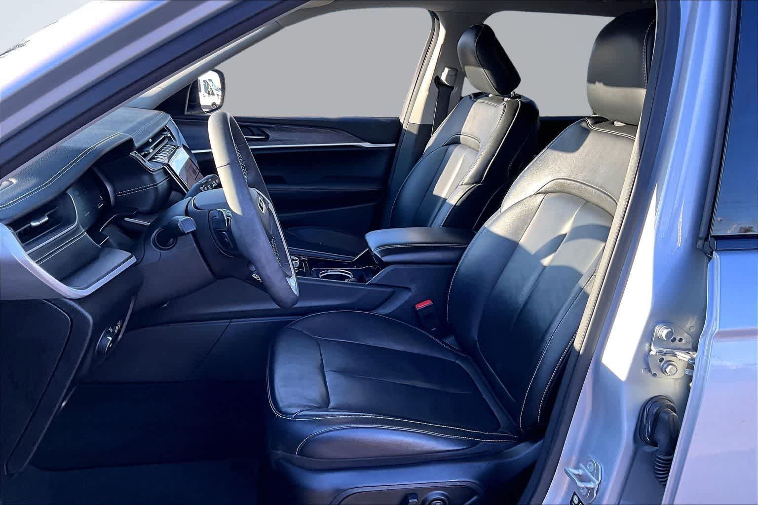 Thumbnail: 2023 Jeep Grand Cherokee L - 11