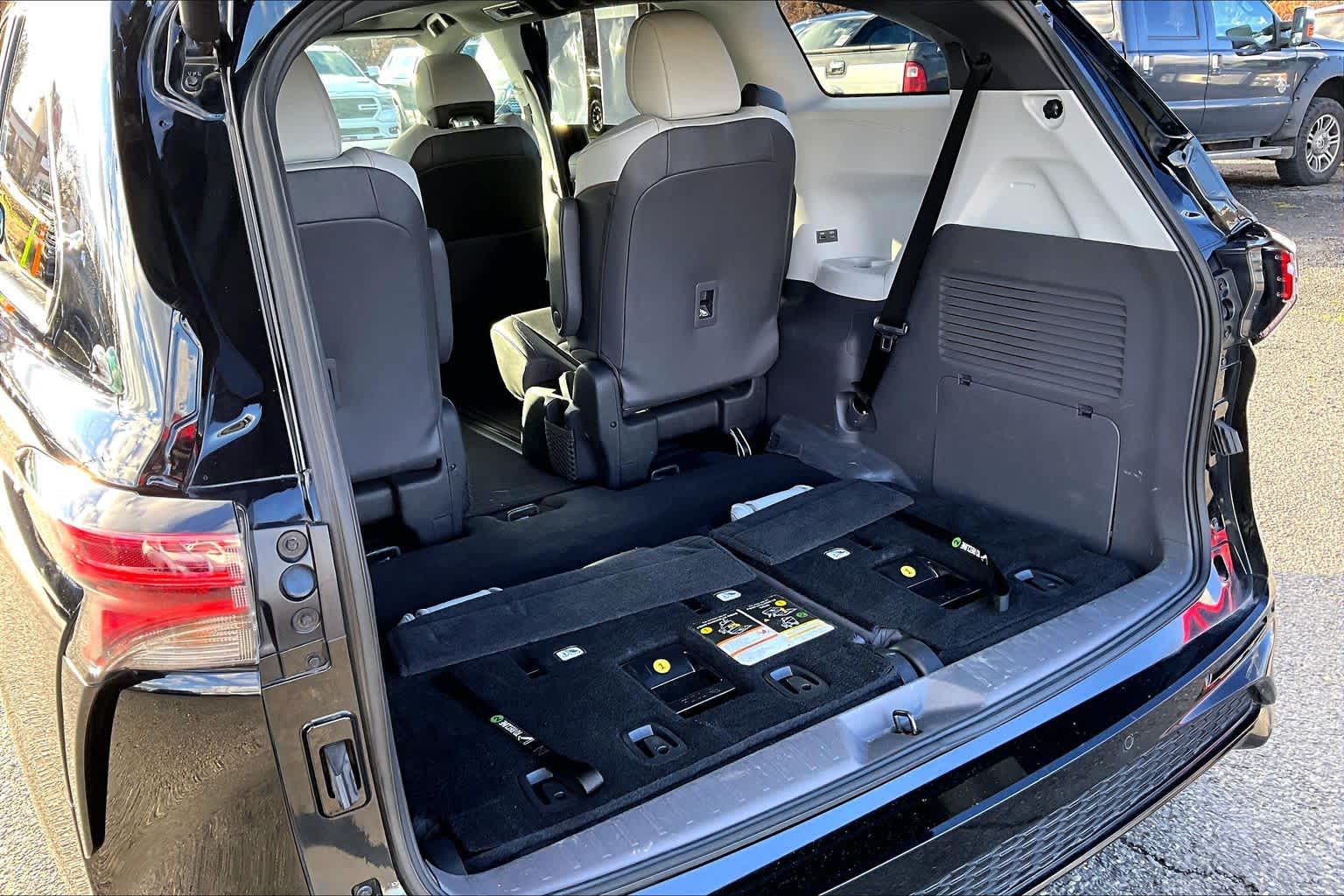 Thumbnail: 2022 Toyota Sienna - 19