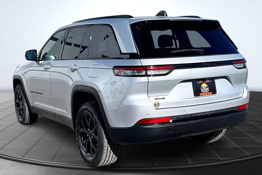 Used 2024 Jeep Grand Cherokee Altitude SUV