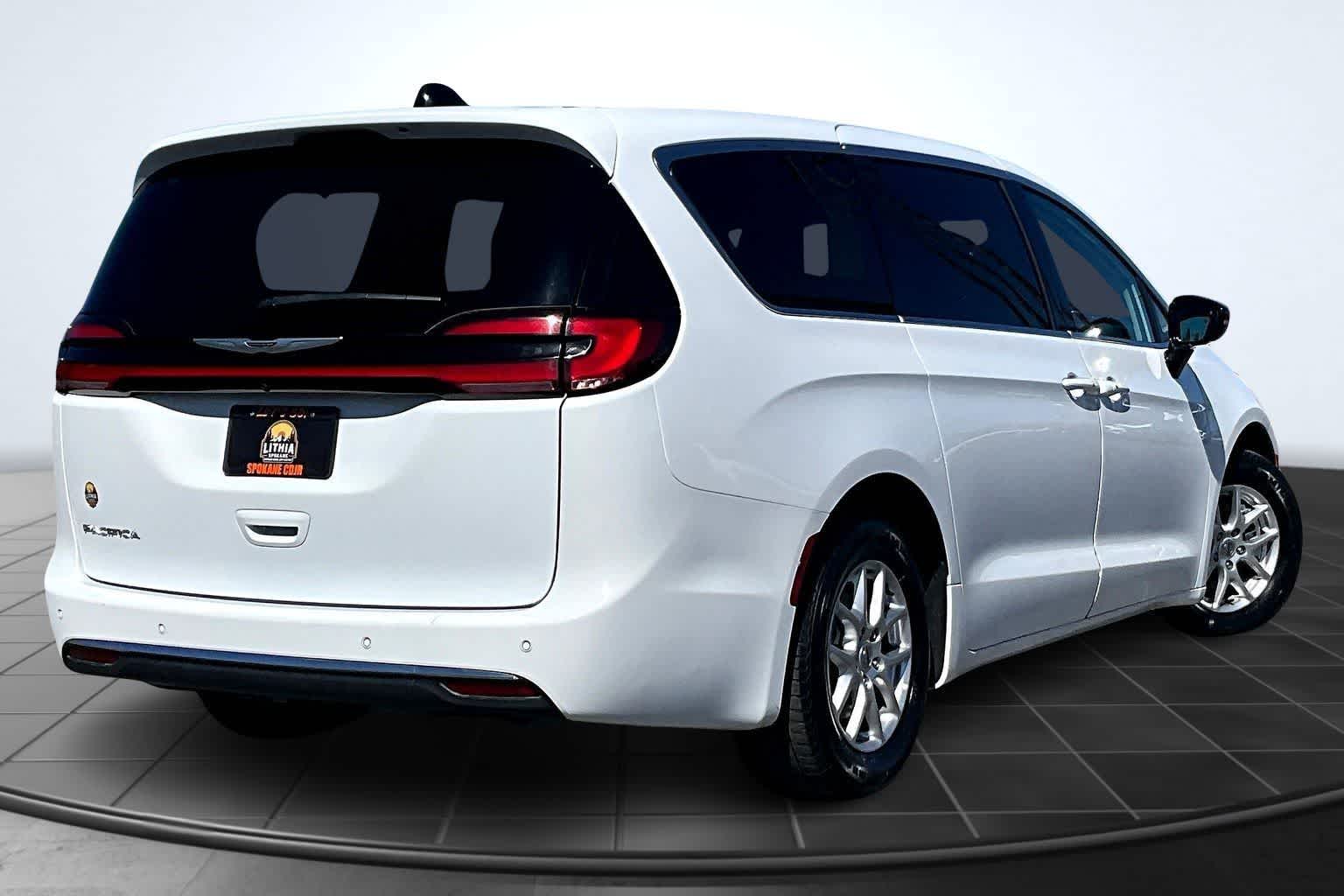 Thumbnail: 2024 Chrysler Pacifica - 23