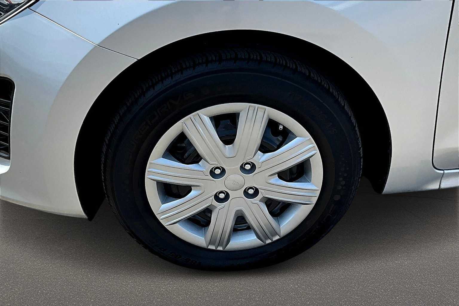 Thumbnail: 2022 Kia Rio - 7