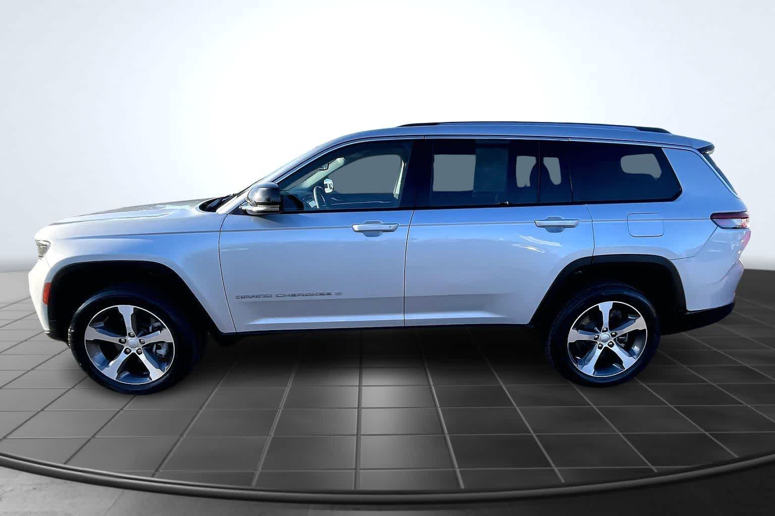 Thumbnail: 2023 Jeep Grand Cherokee L - 3