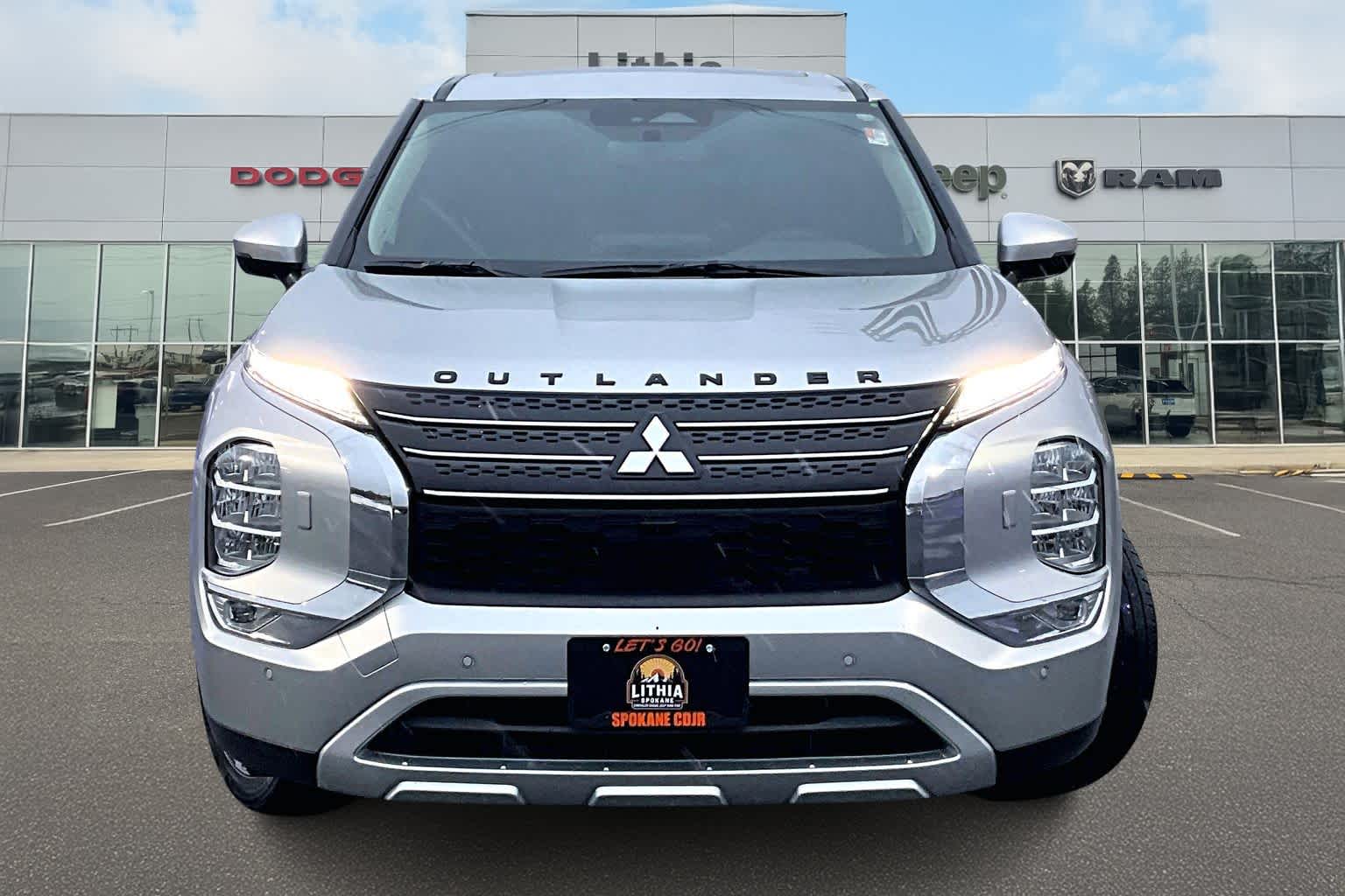 Thumbnail: 2023 Mitsubishi Outlander - 6