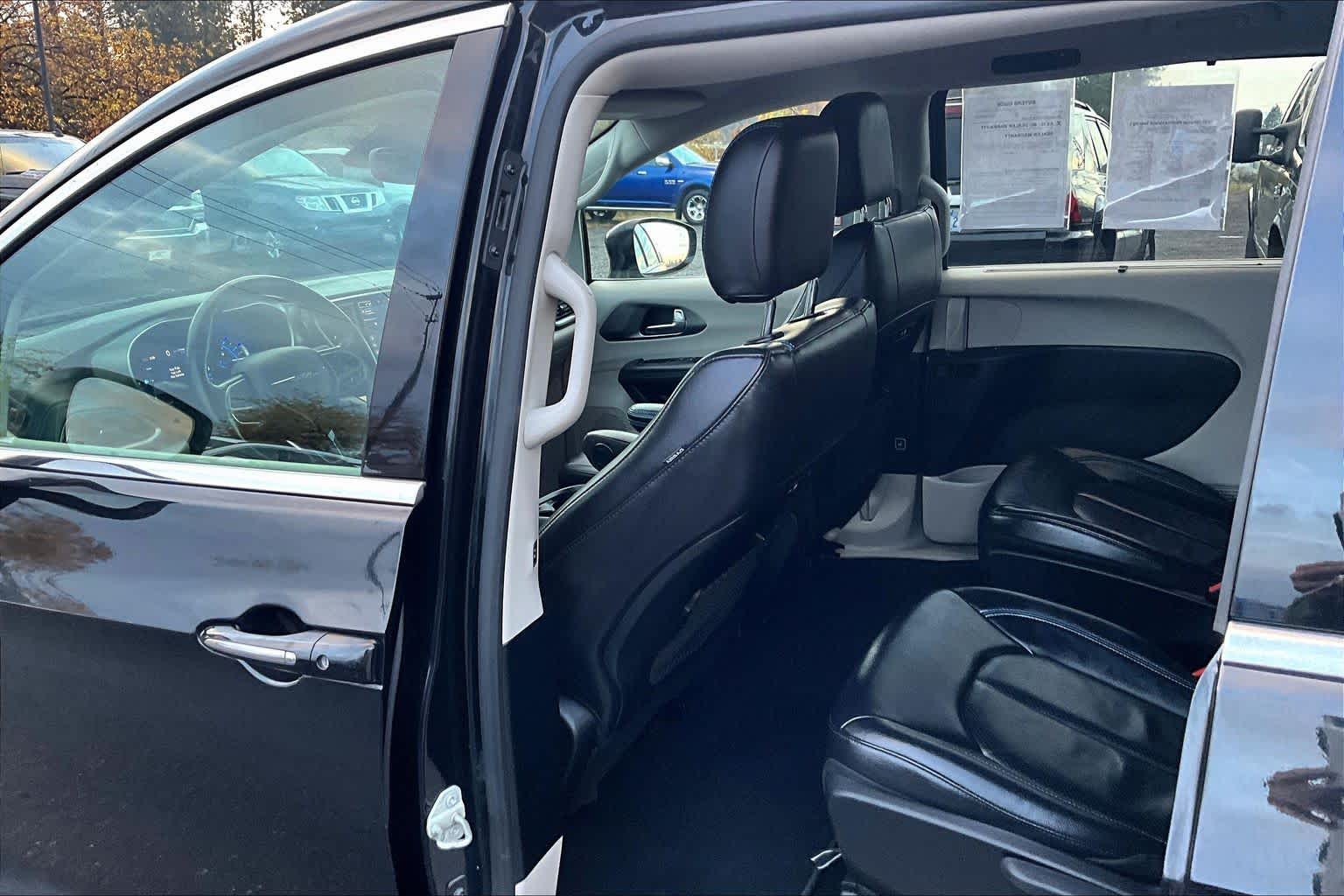 Thumbnail: 2021 Chrysler Pacifica - 12