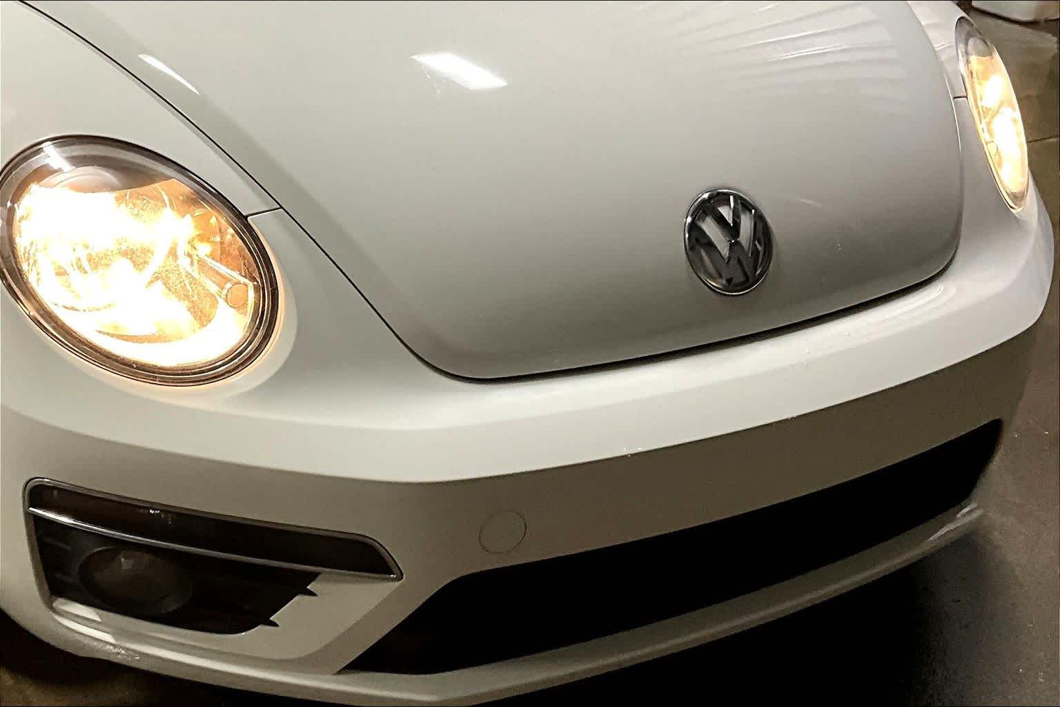 Thumbnail: 2015 Volkswagen Beetle - 32