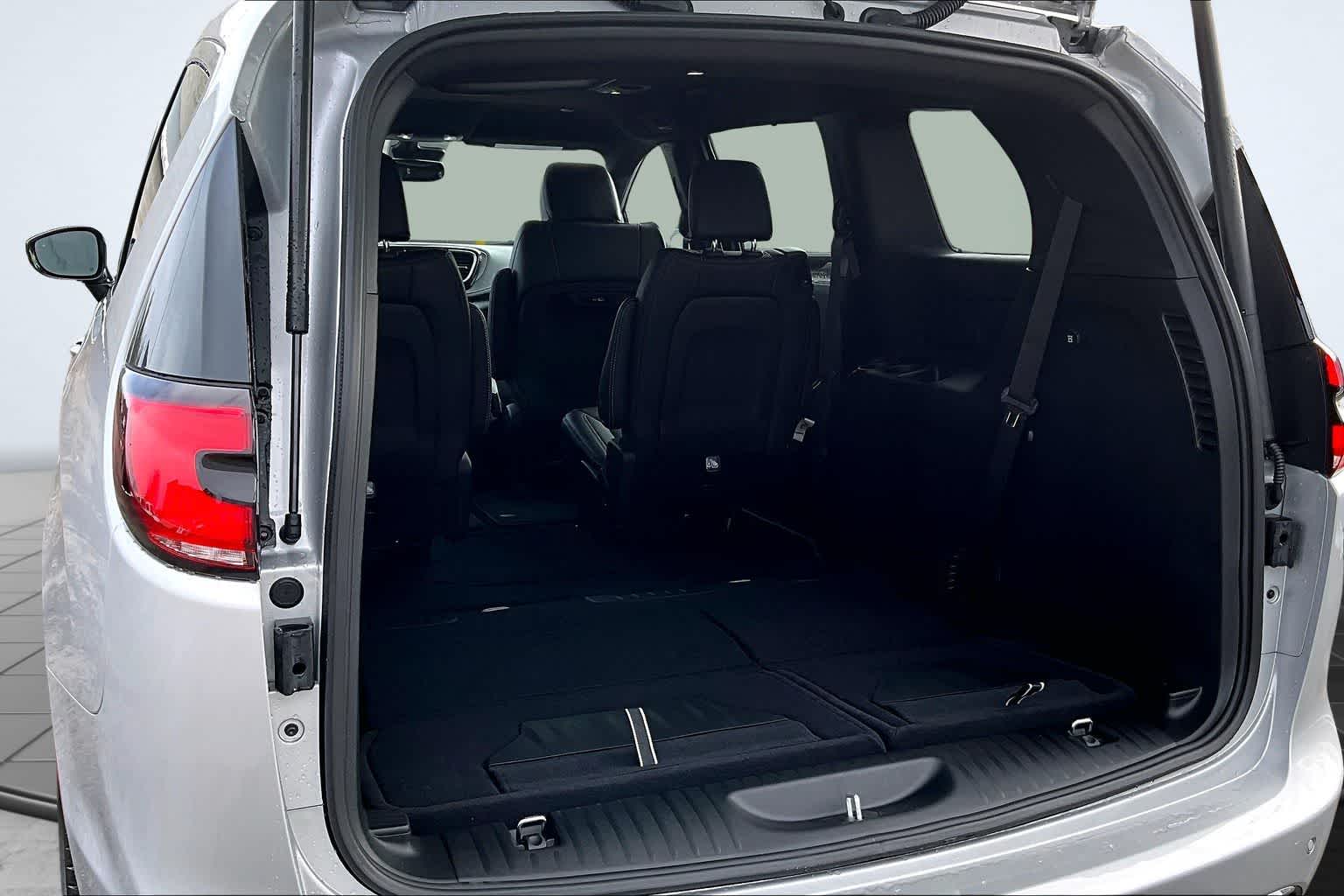 Thumbnail: 2026 Chrysler Pacifica - 19