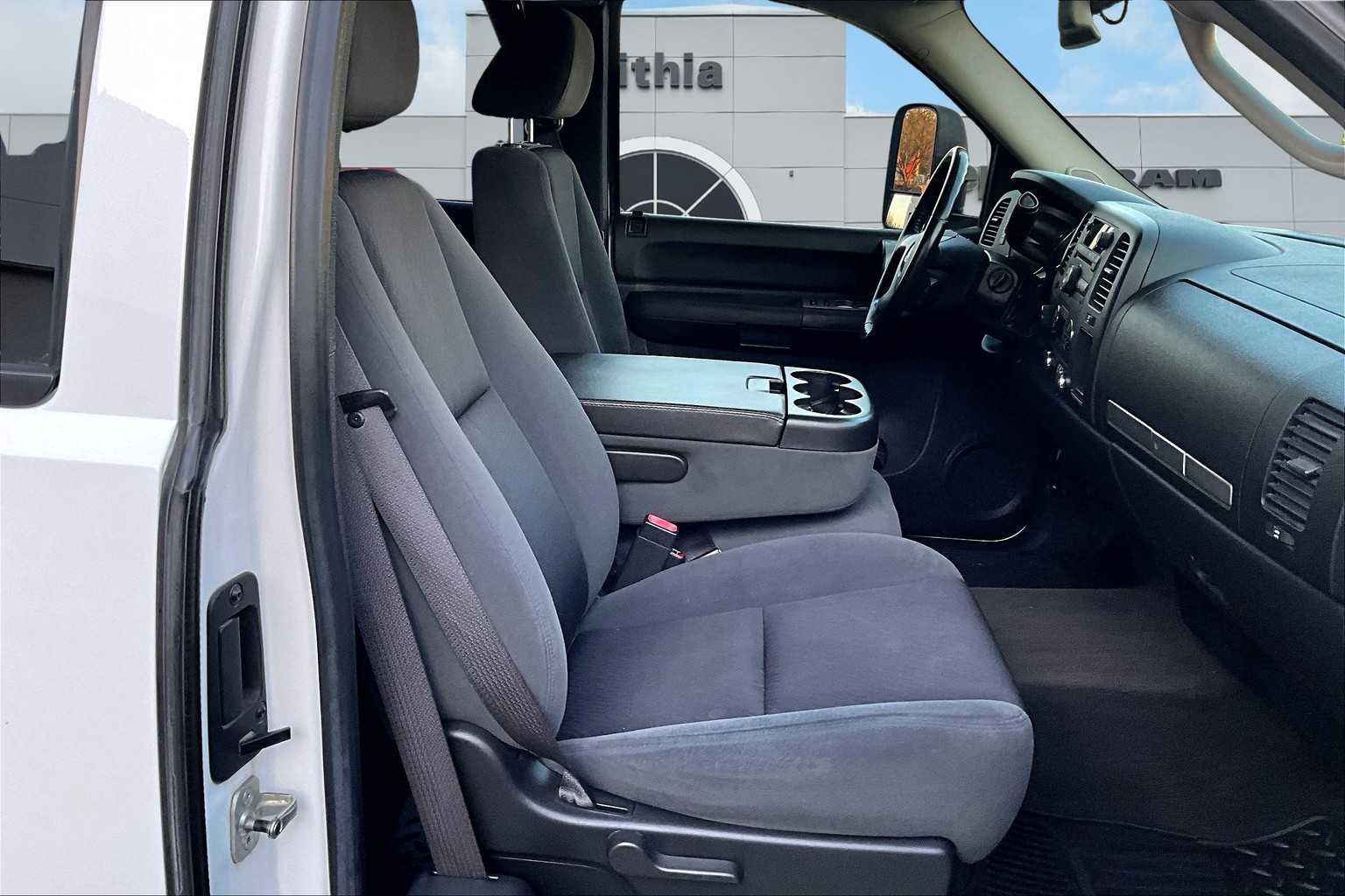 Thumbnail: 2009 GMC Sierra 2500 - 14