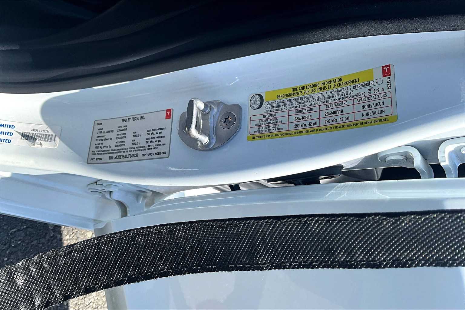 Thumbnail: 2018 Tesla Model 3 - 17