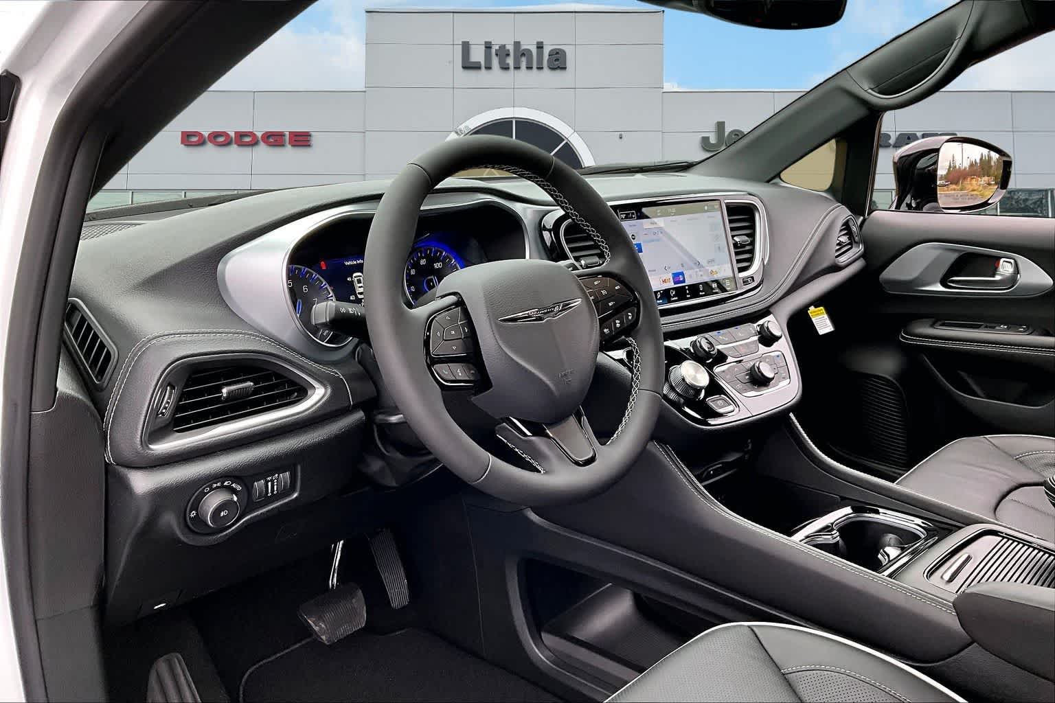 Thumbnail: 2026 Chrysler Pacifica - 2