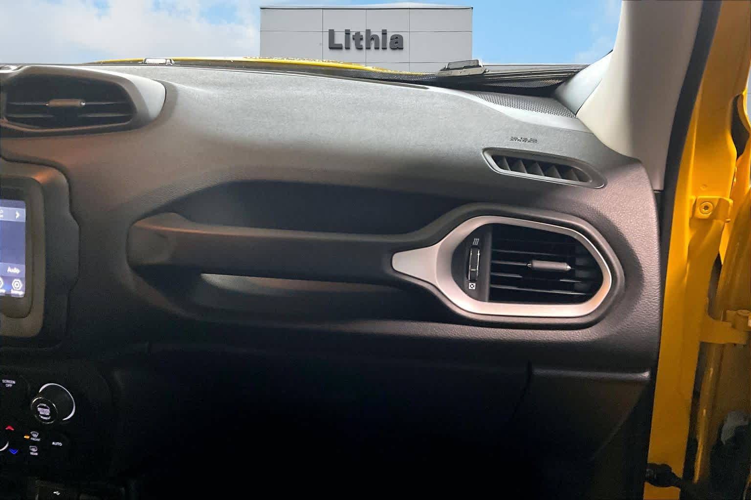 Thumbnail: 2018 Jeep Renegade - 24